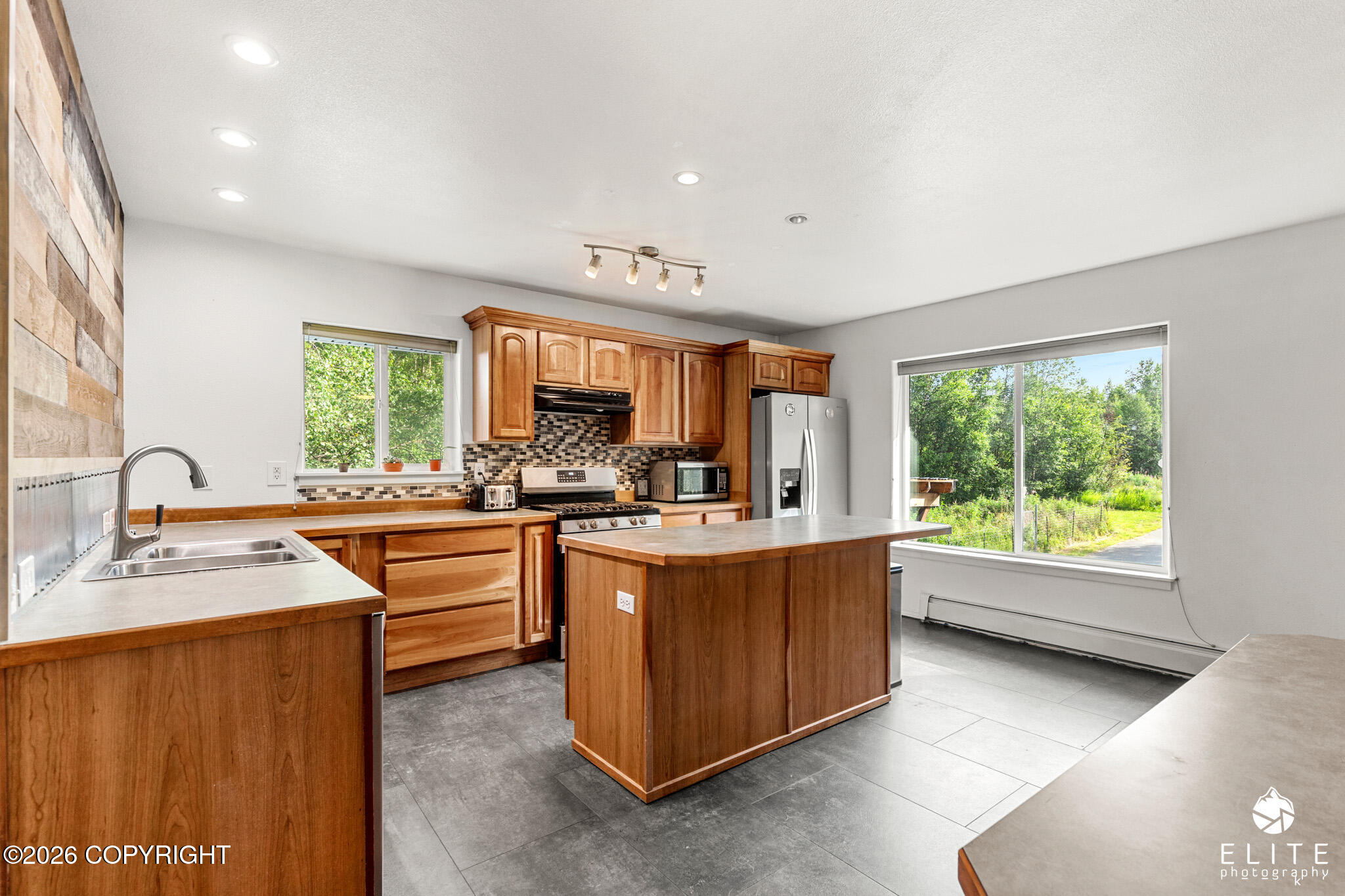 5020 N Ahina Circle Property Photo 3