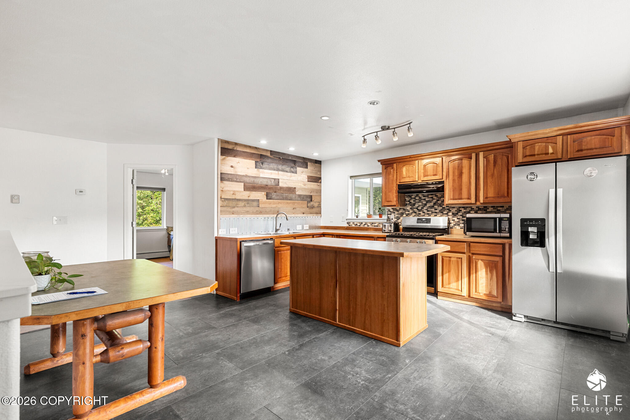 5020 N Ahina Circle Property Photo 4