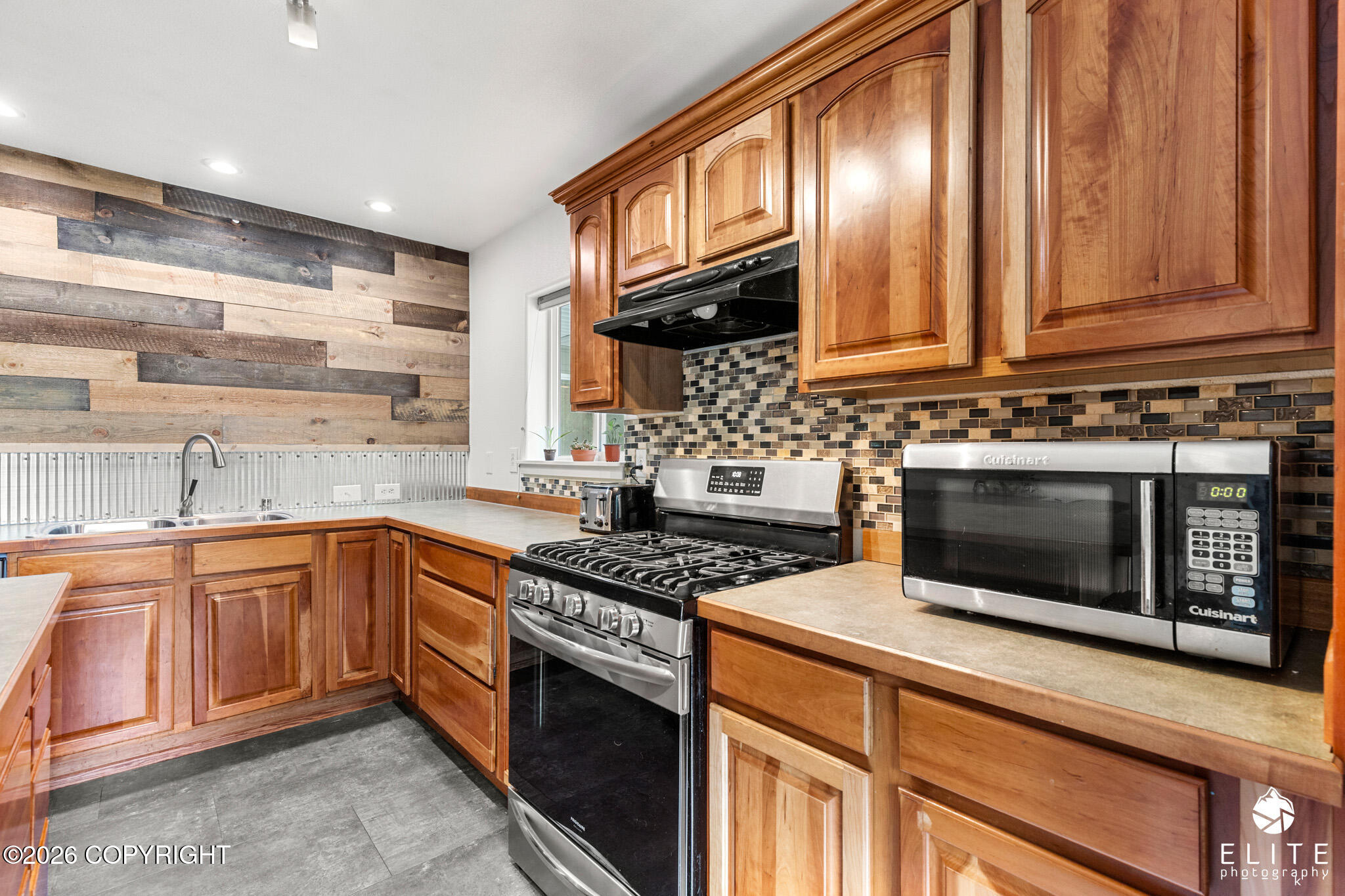 5020 N Ahina Circle Property Photo 6