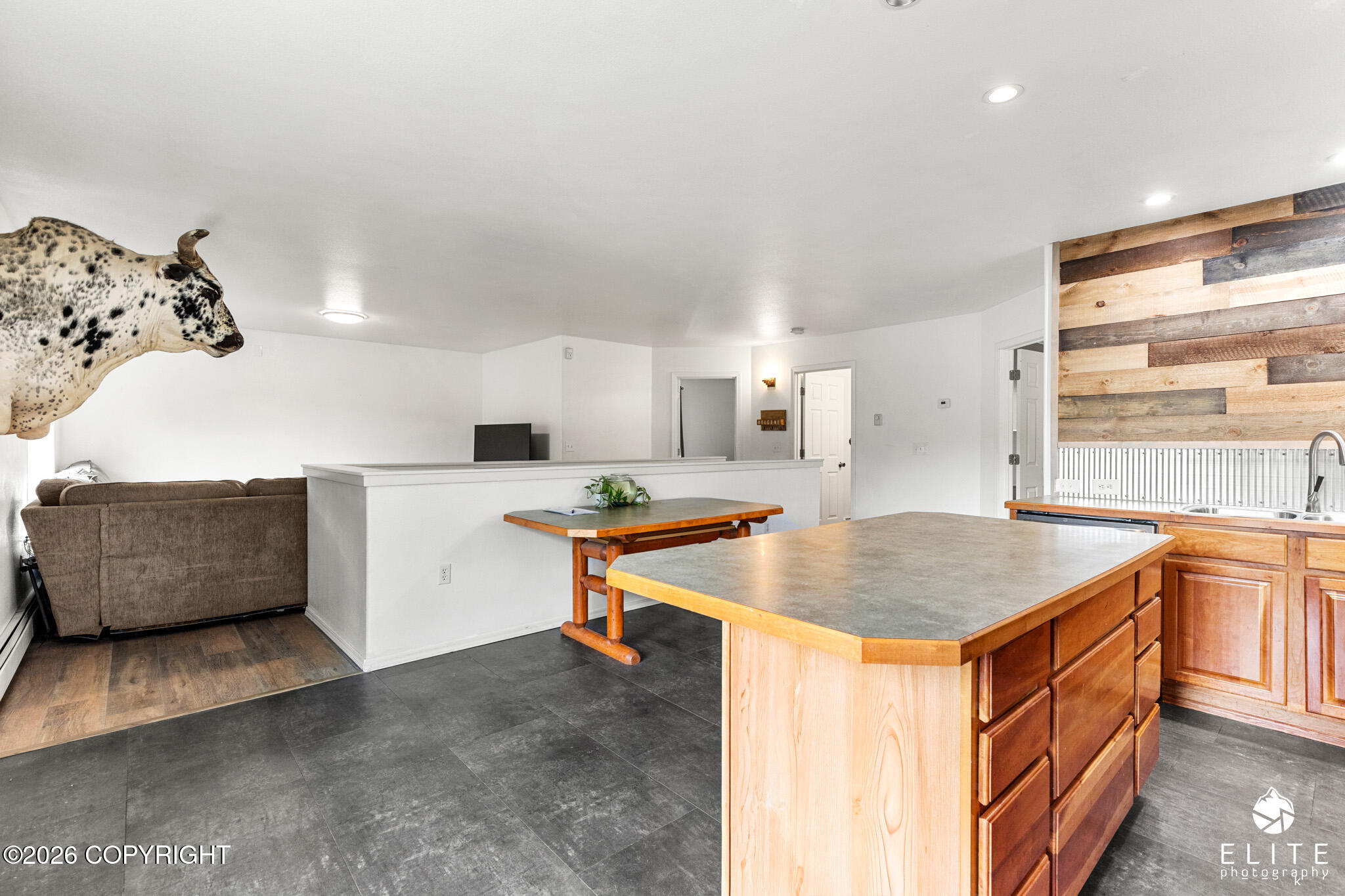 5020 N Ahina Circle Property Photo 8