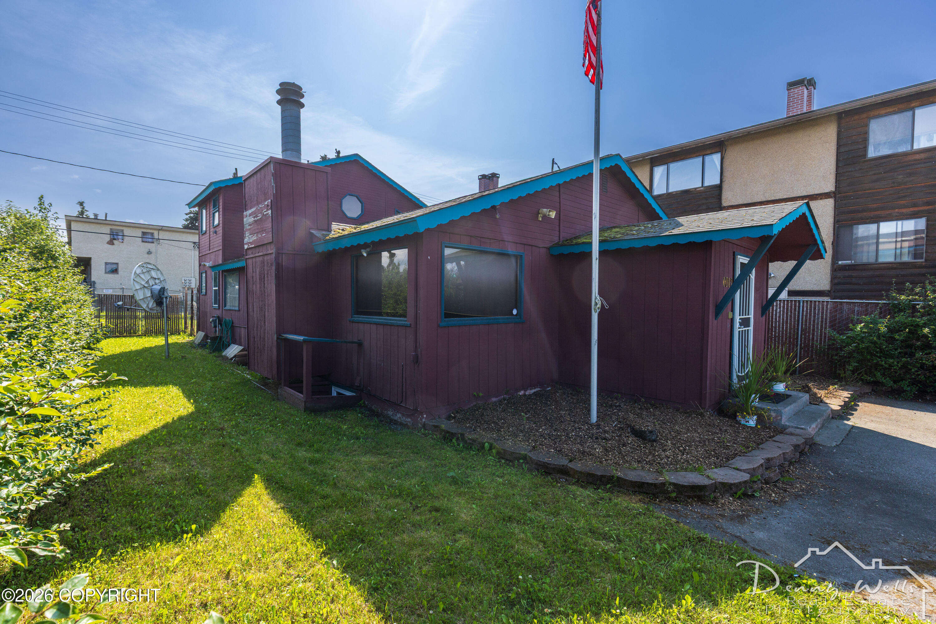 1012 E 9th Avenue Property Photo 2