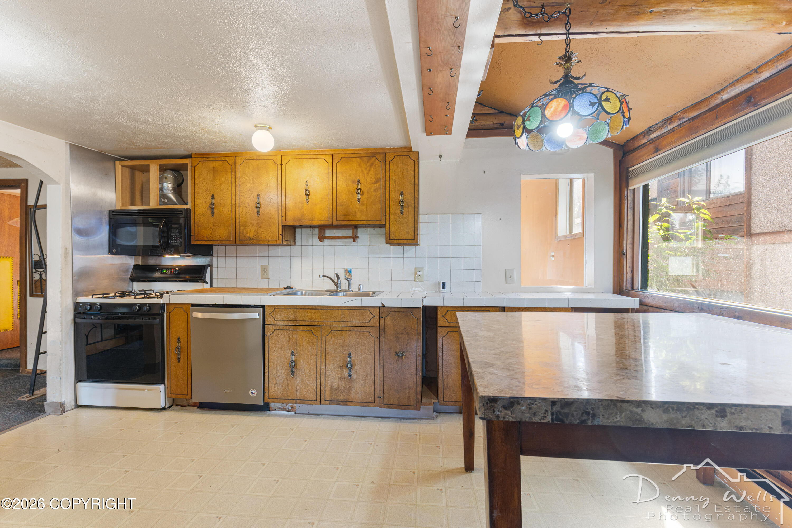 1012 E 9th Avenue Property Photo 12