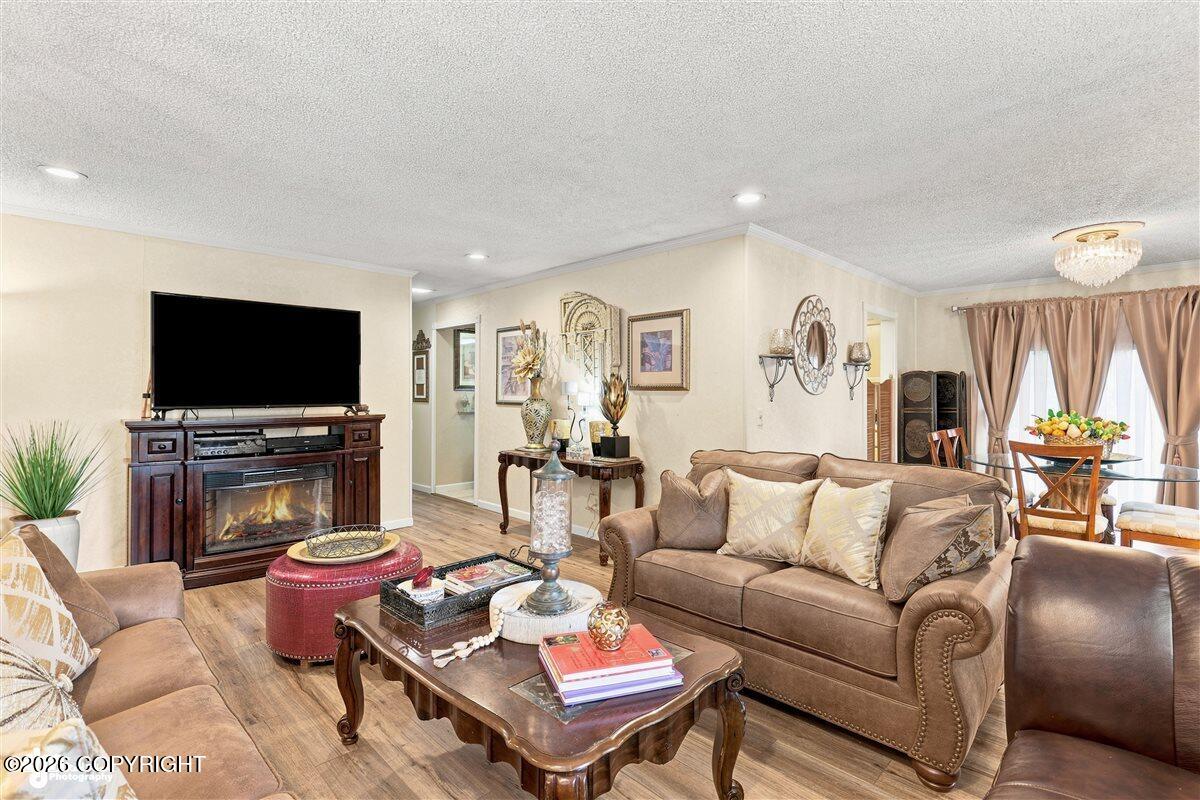 6900 Royal Court Property Photo 6