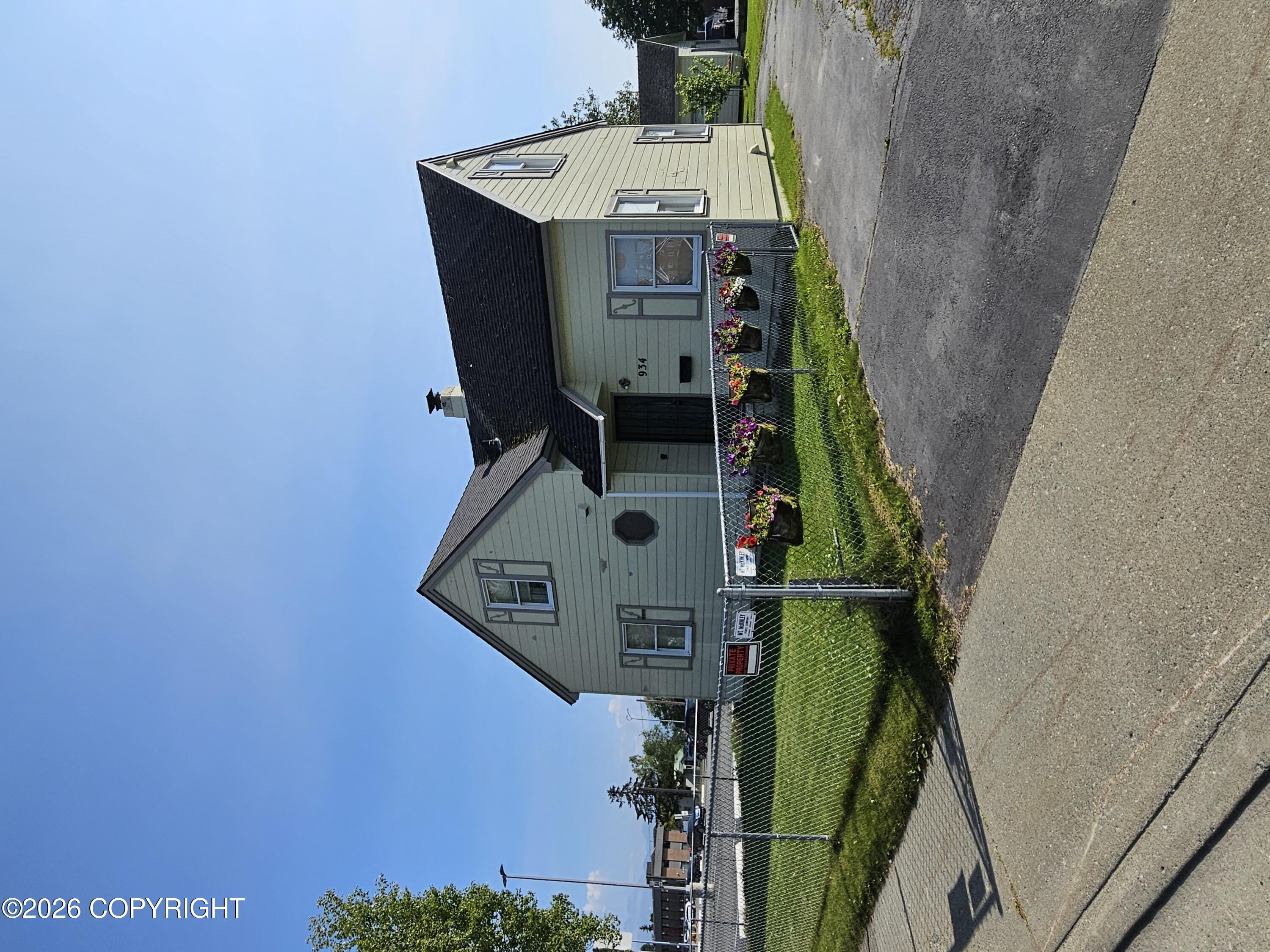 934 W 8th Avenue Property Photo 1