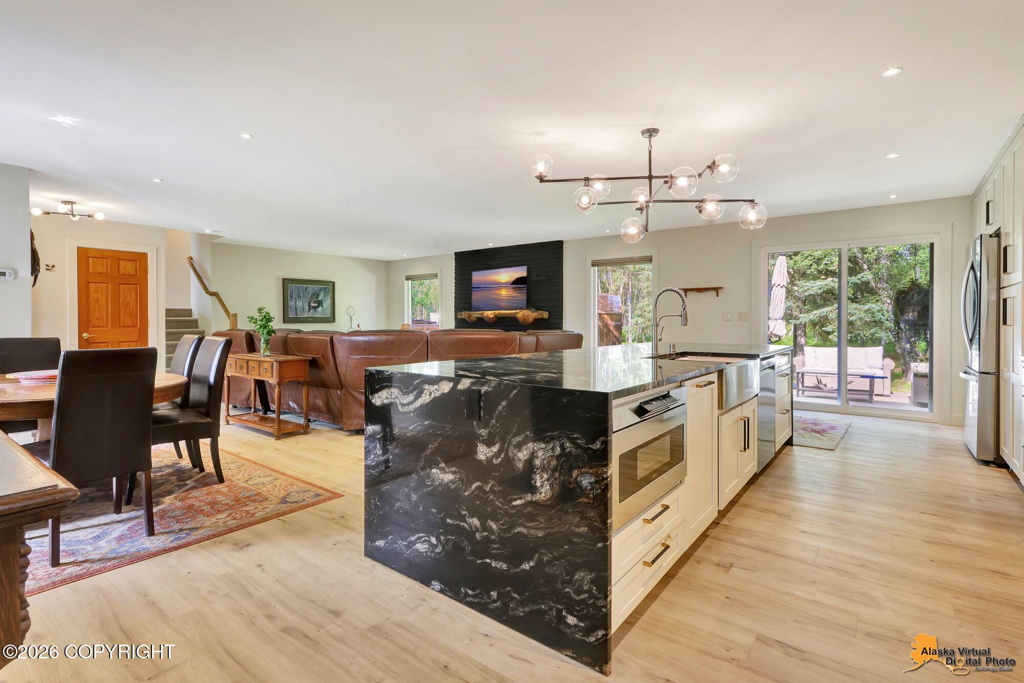 12301 Hilltop Drive Property Photo 6