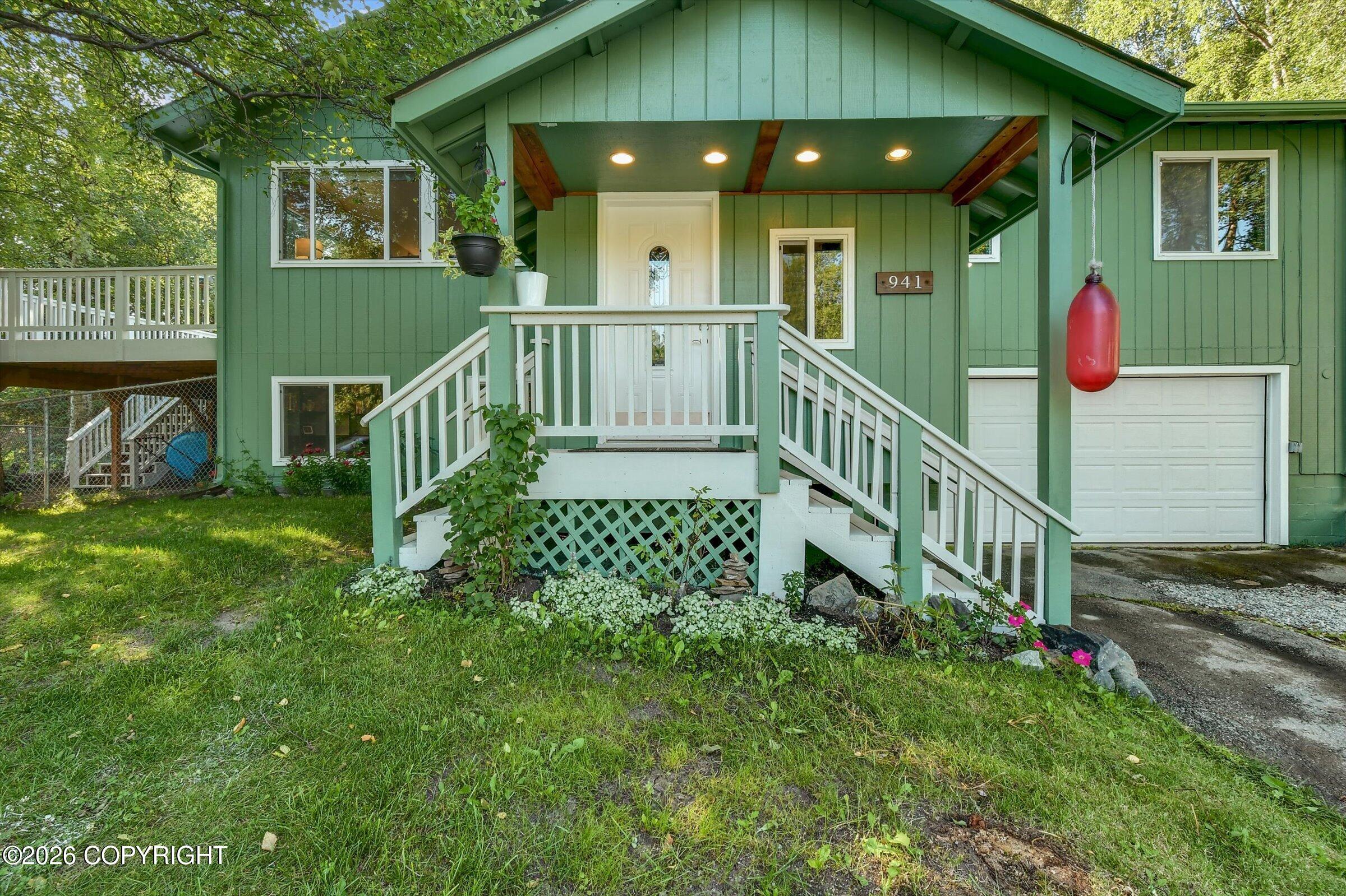 941 Woodmar Place Property Photo 3