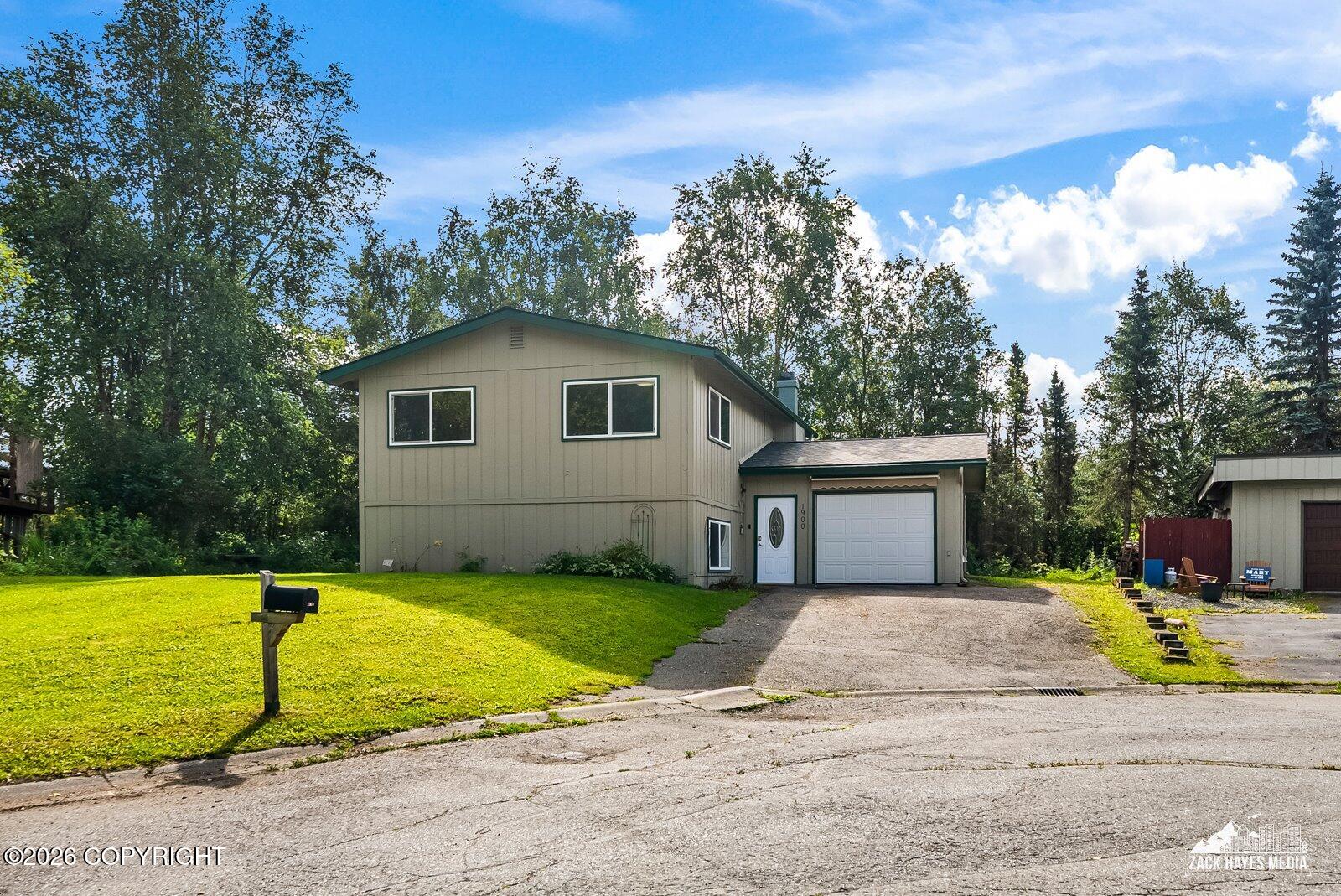 1900 Bluegrass Circle Property Photo 4