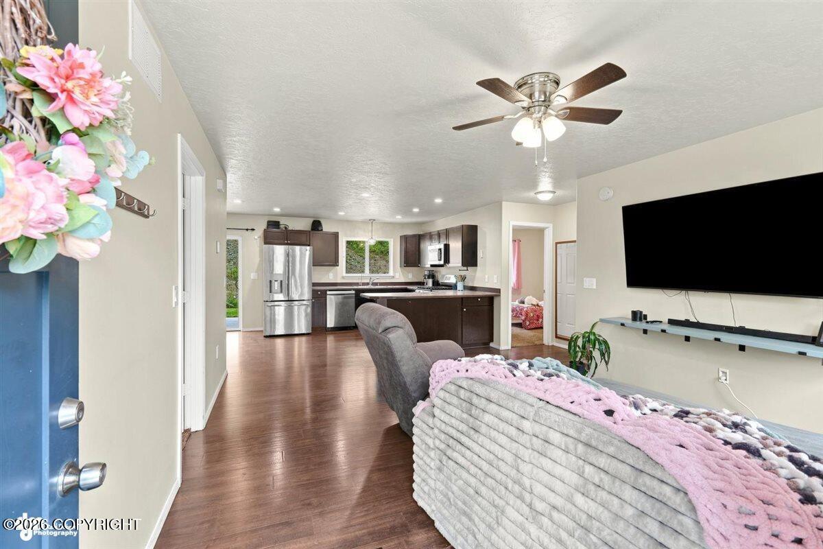 9663 W Demar Avenue Property Photo 4