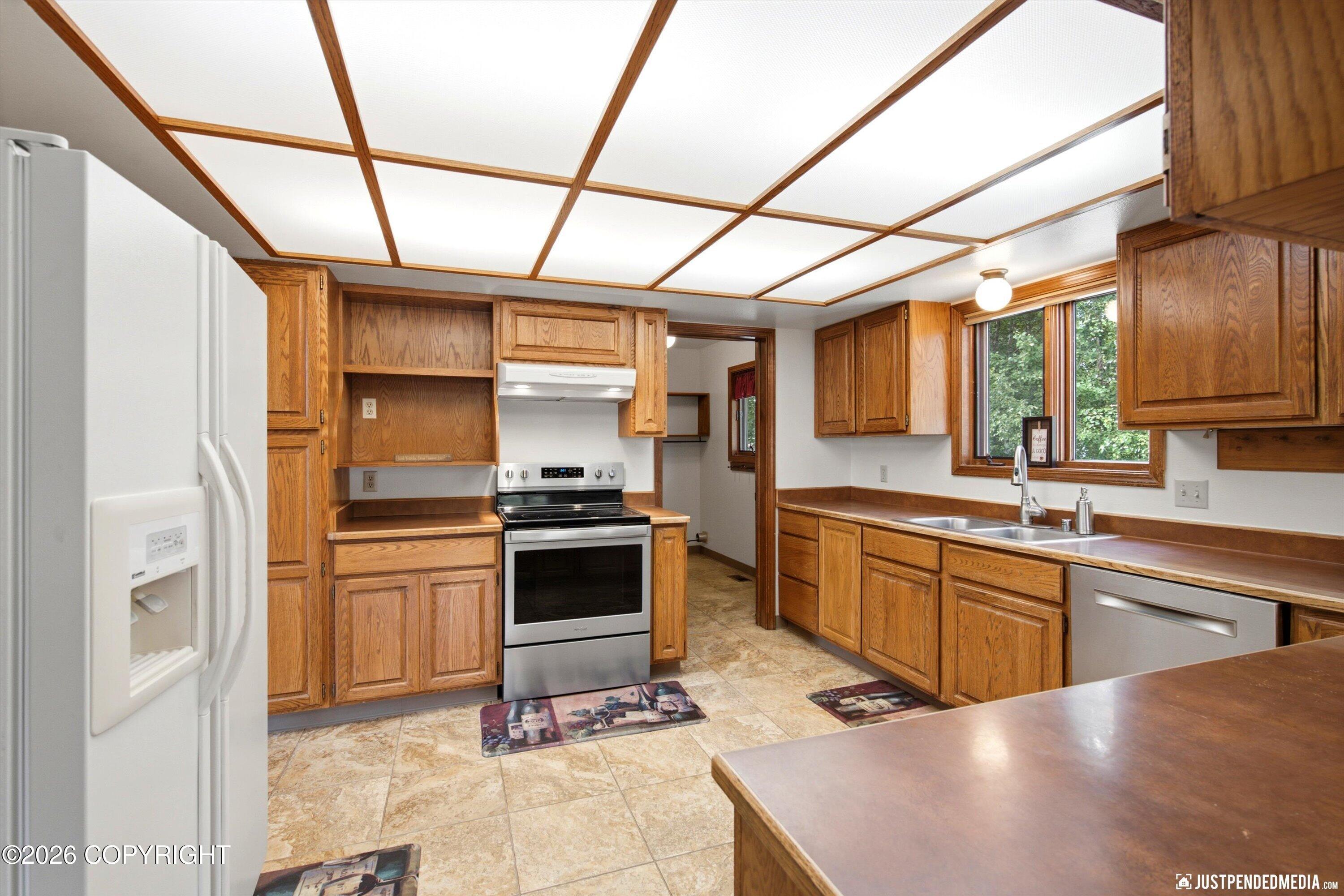 6981 W Leckwold Drive Property Photo 15