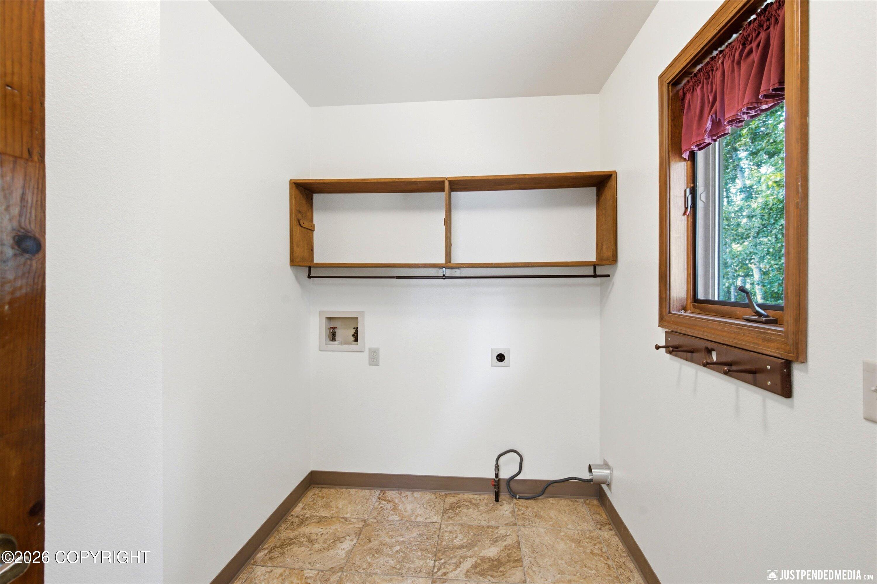 6981 W Leckwold Drive Property Photo 17