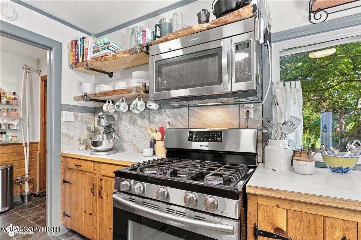 1127 Medfra Street Property Photo 10