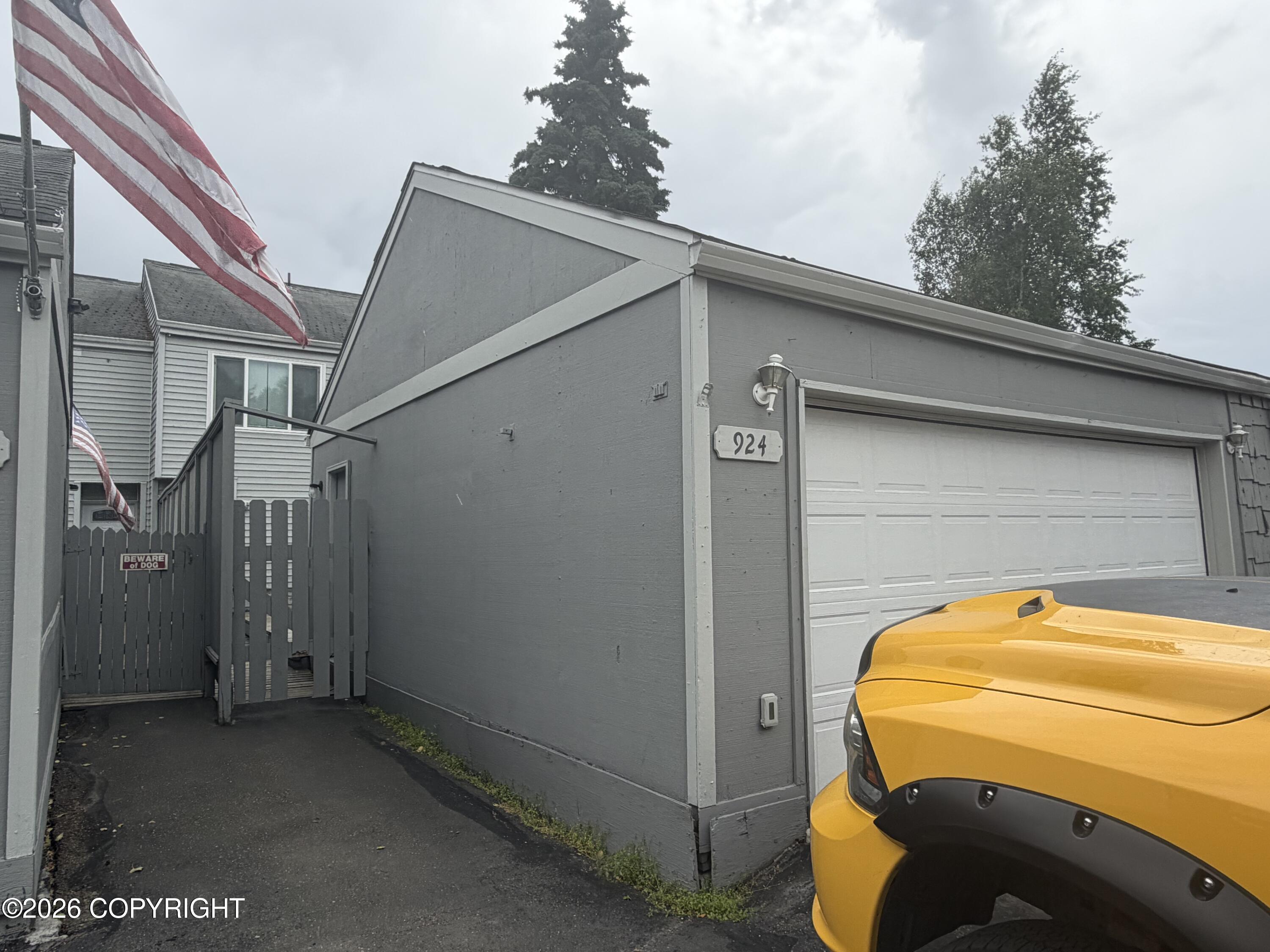 924 W 77th Avenue Property Photo 2