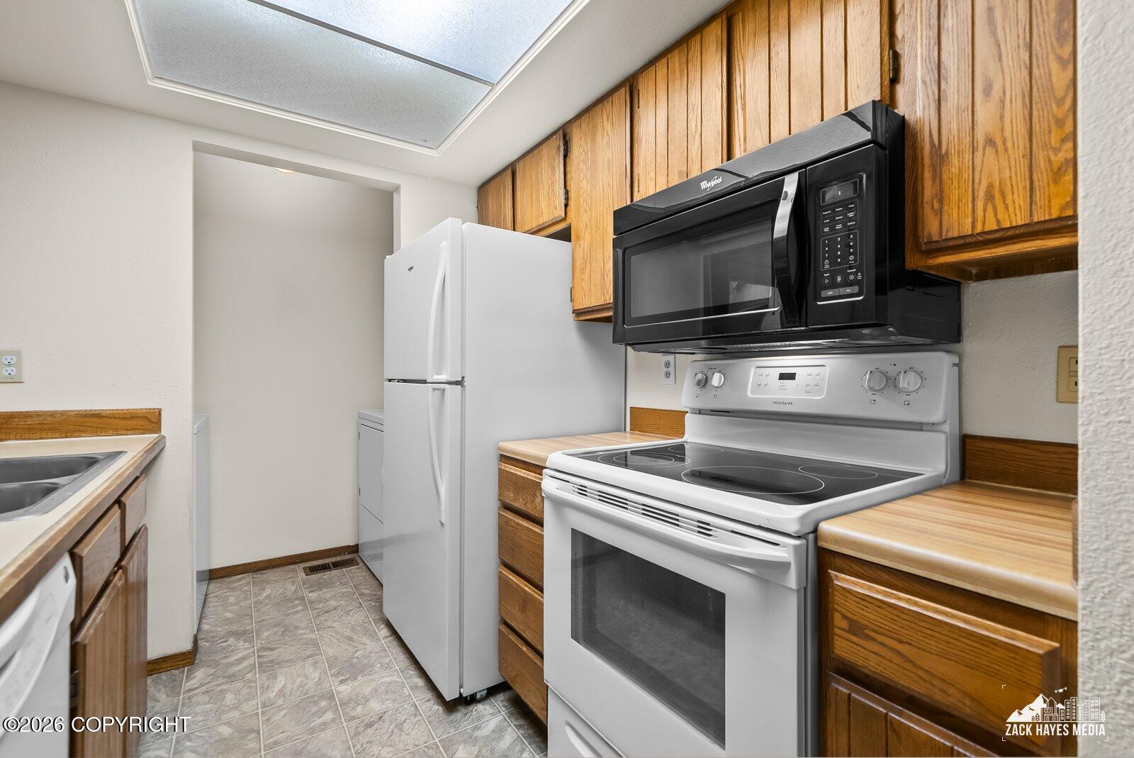 7242 Foxridge Circle #10c Property Photo 10