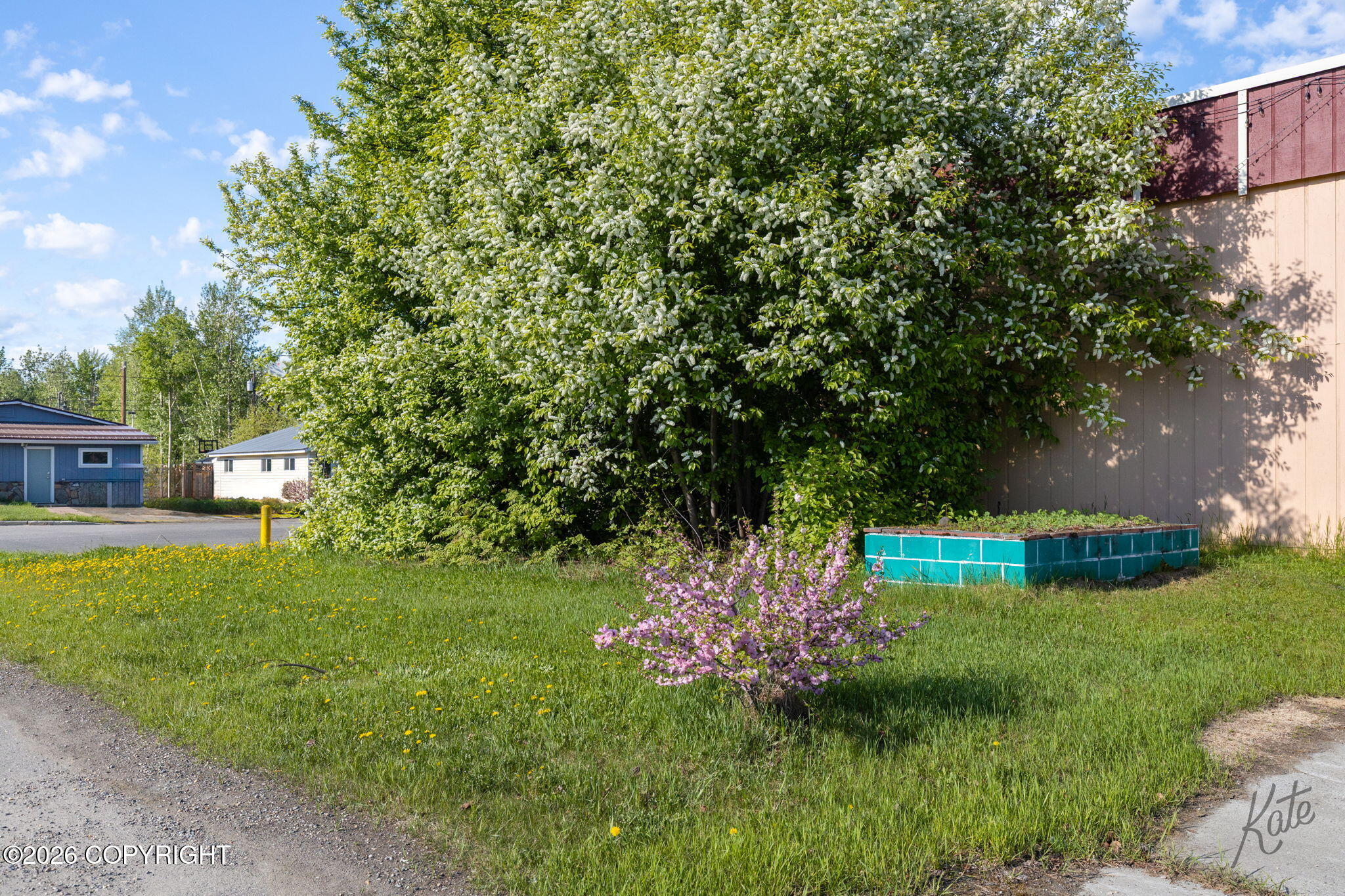 2001 Airport Way Property Photo 24