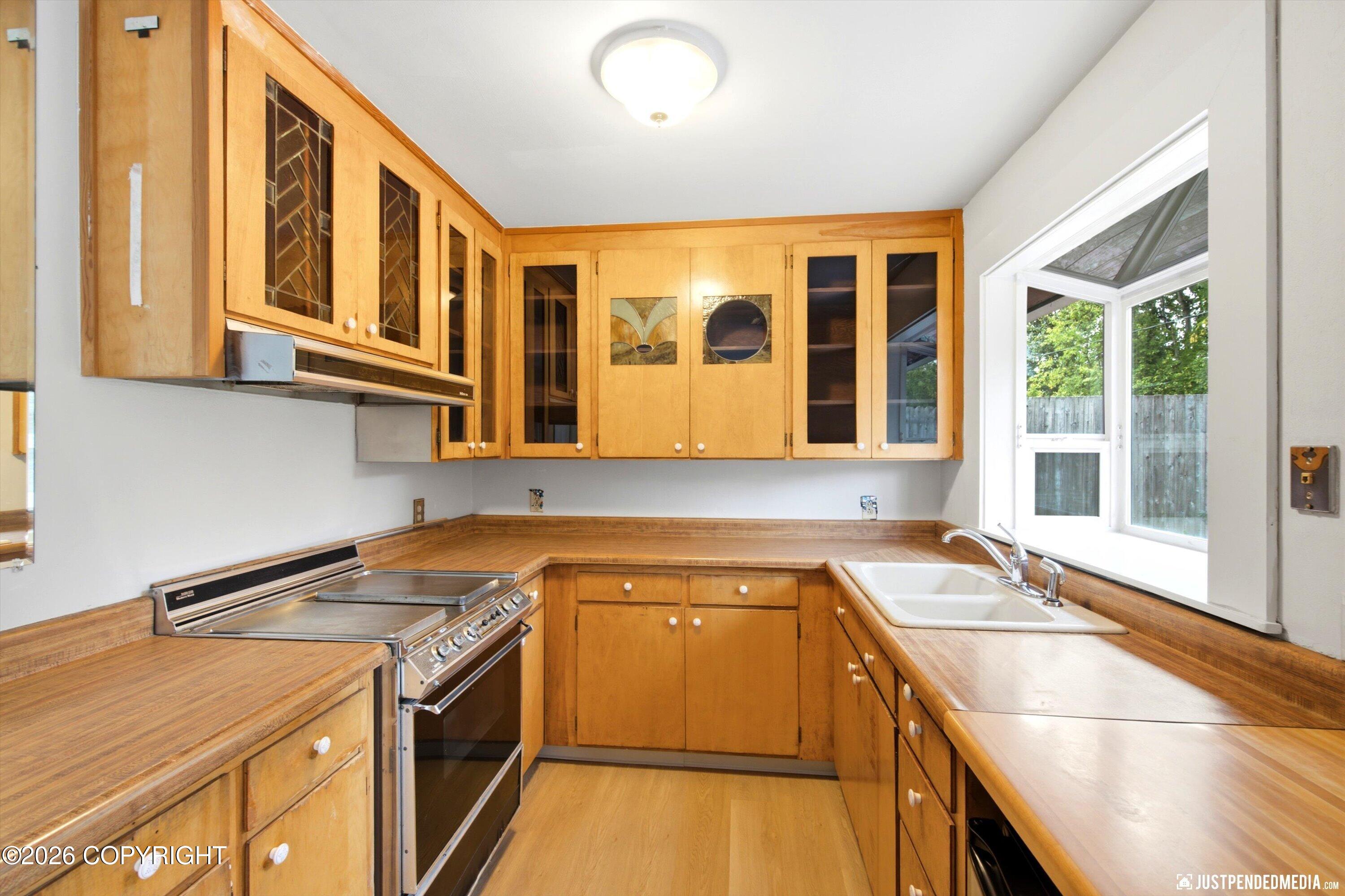 4242 Ross Court Property Photo 6