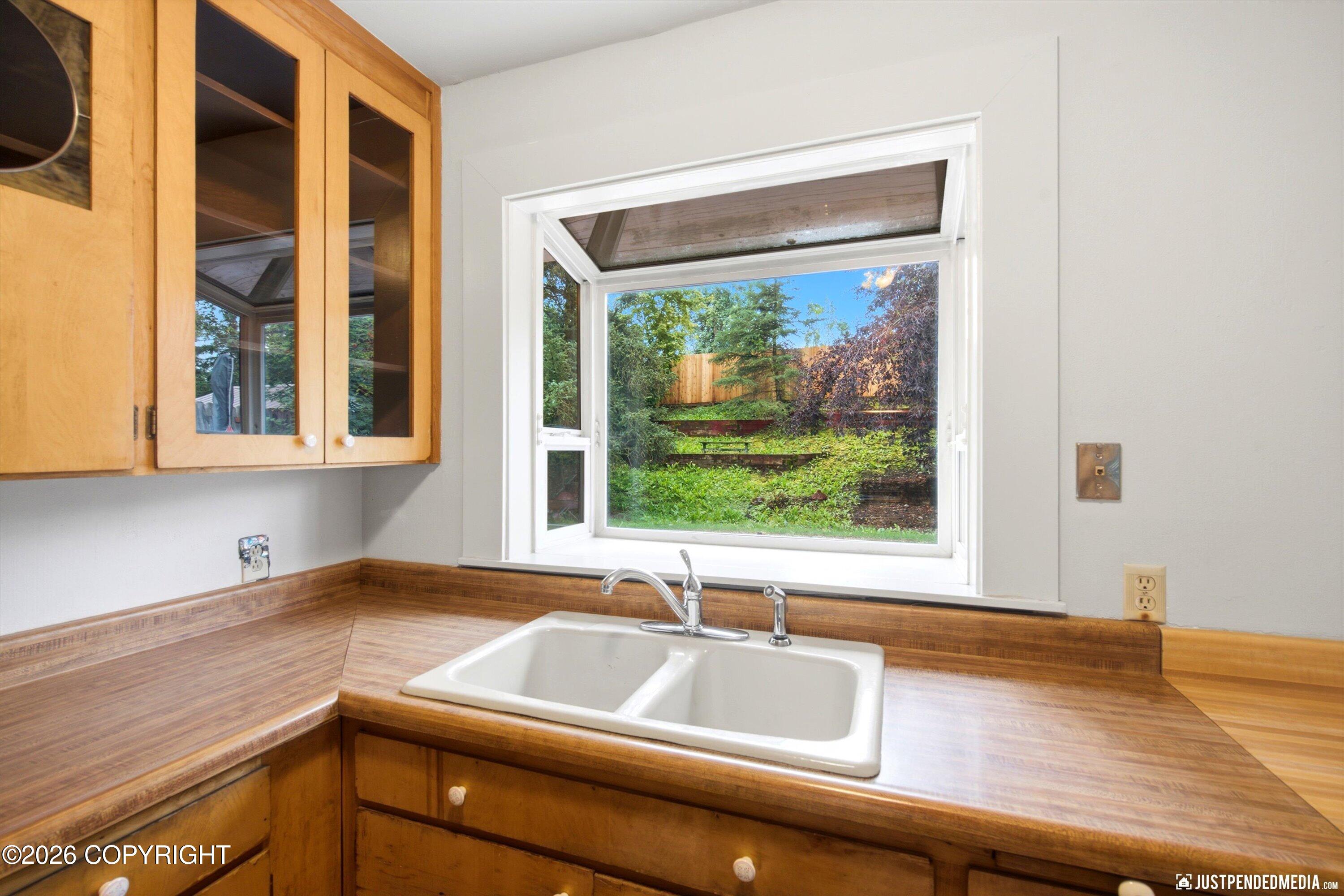 4242 Ross Court Property Photo 8