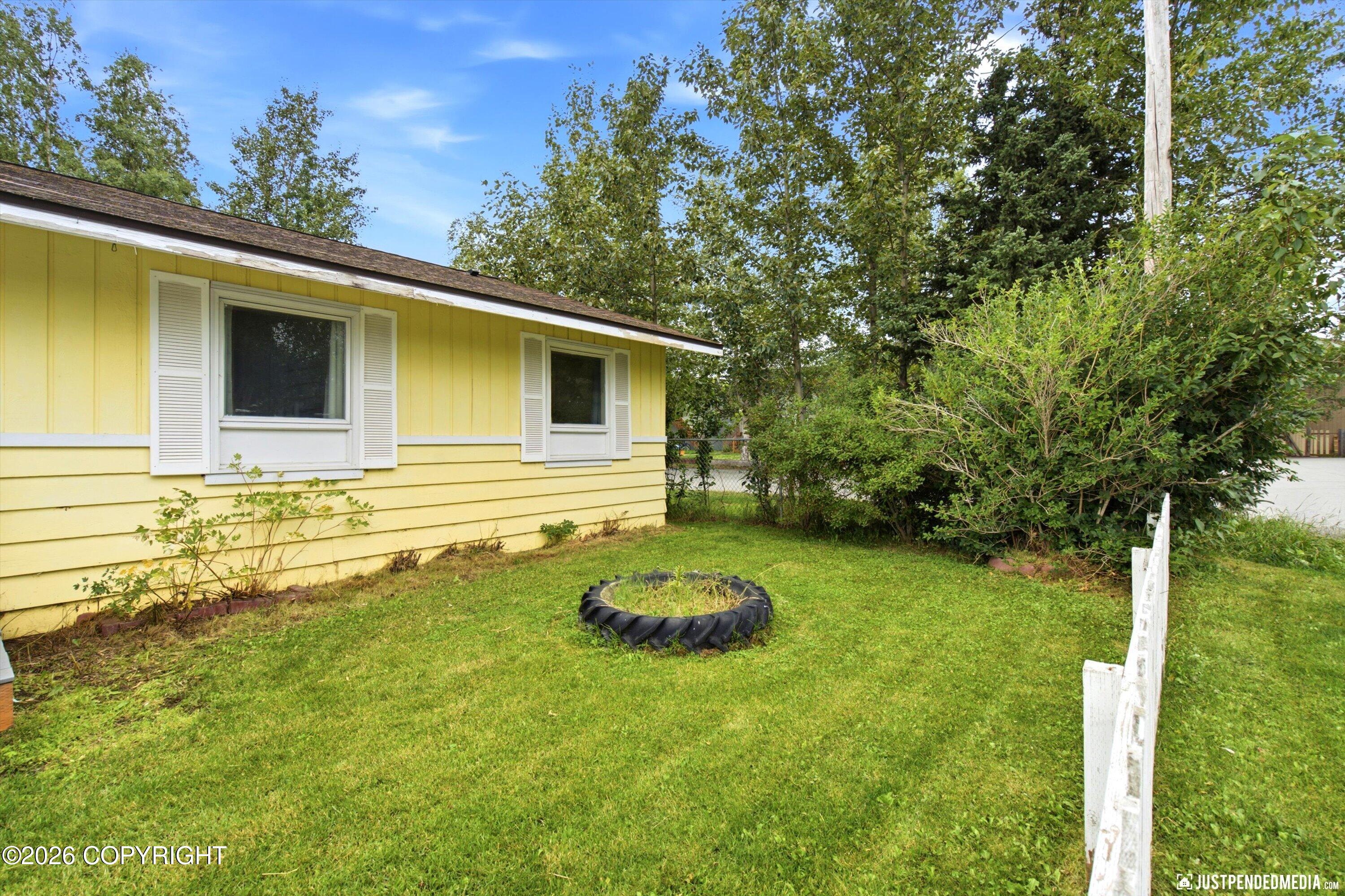 8106 Loganberry Property Photo 4
