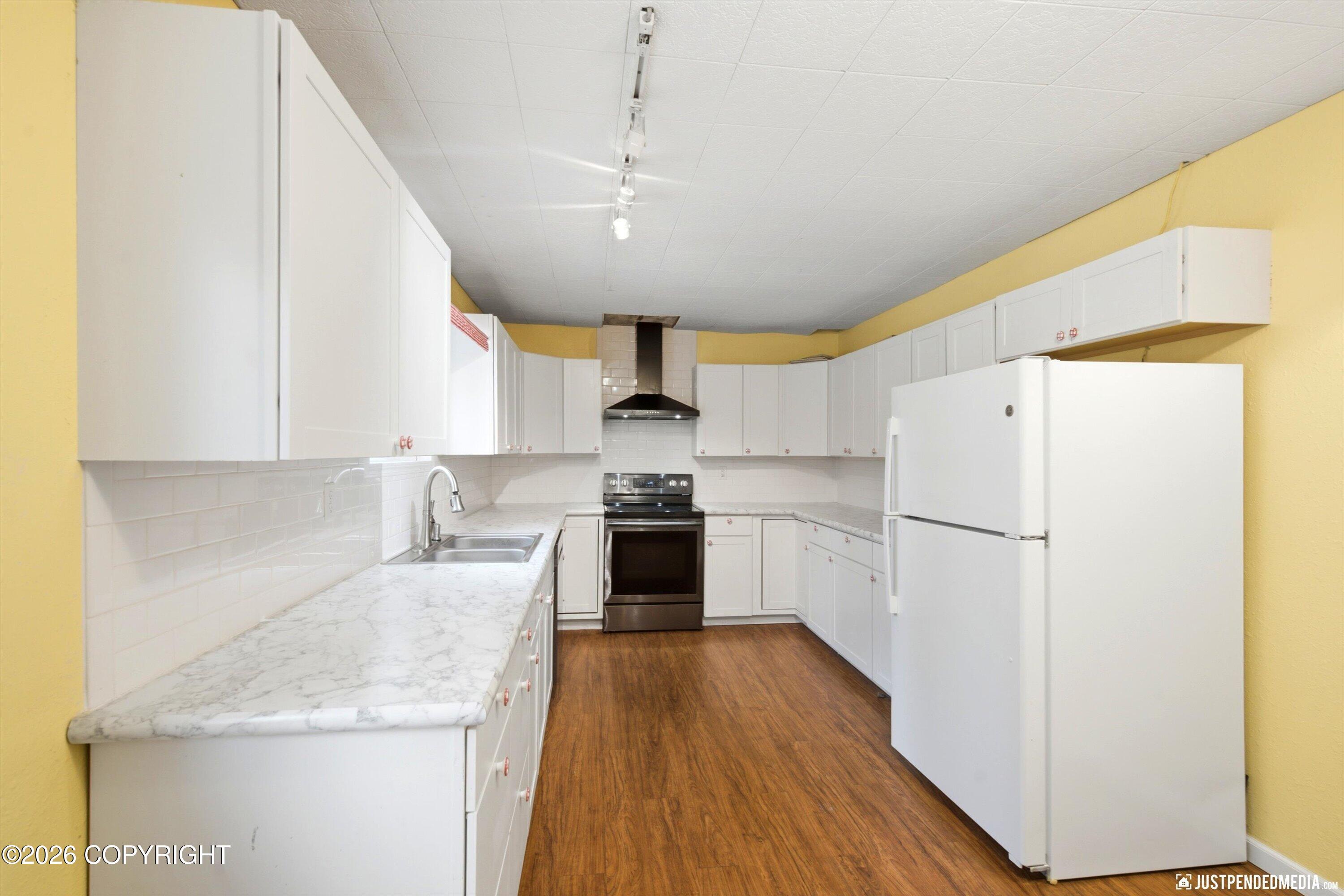 8106 Loganberry Property Photo 13