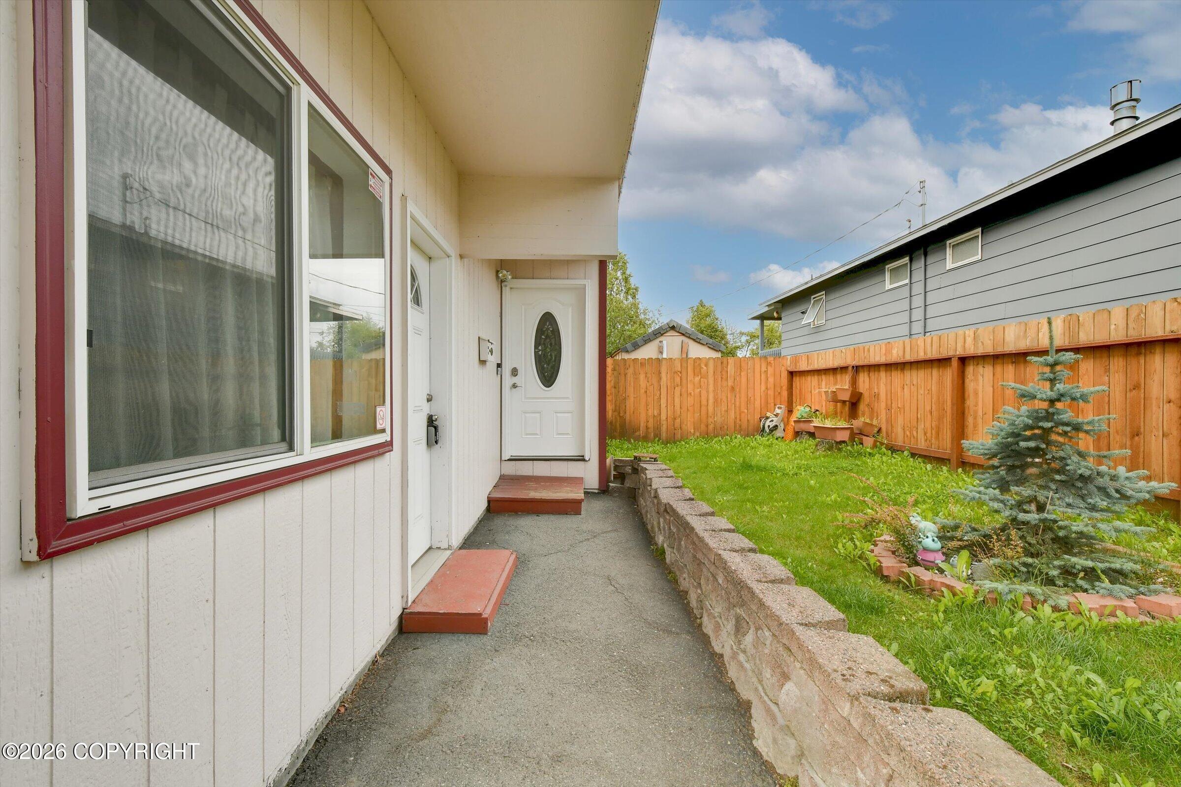 837 E 12th Avenue Property Photo 3
