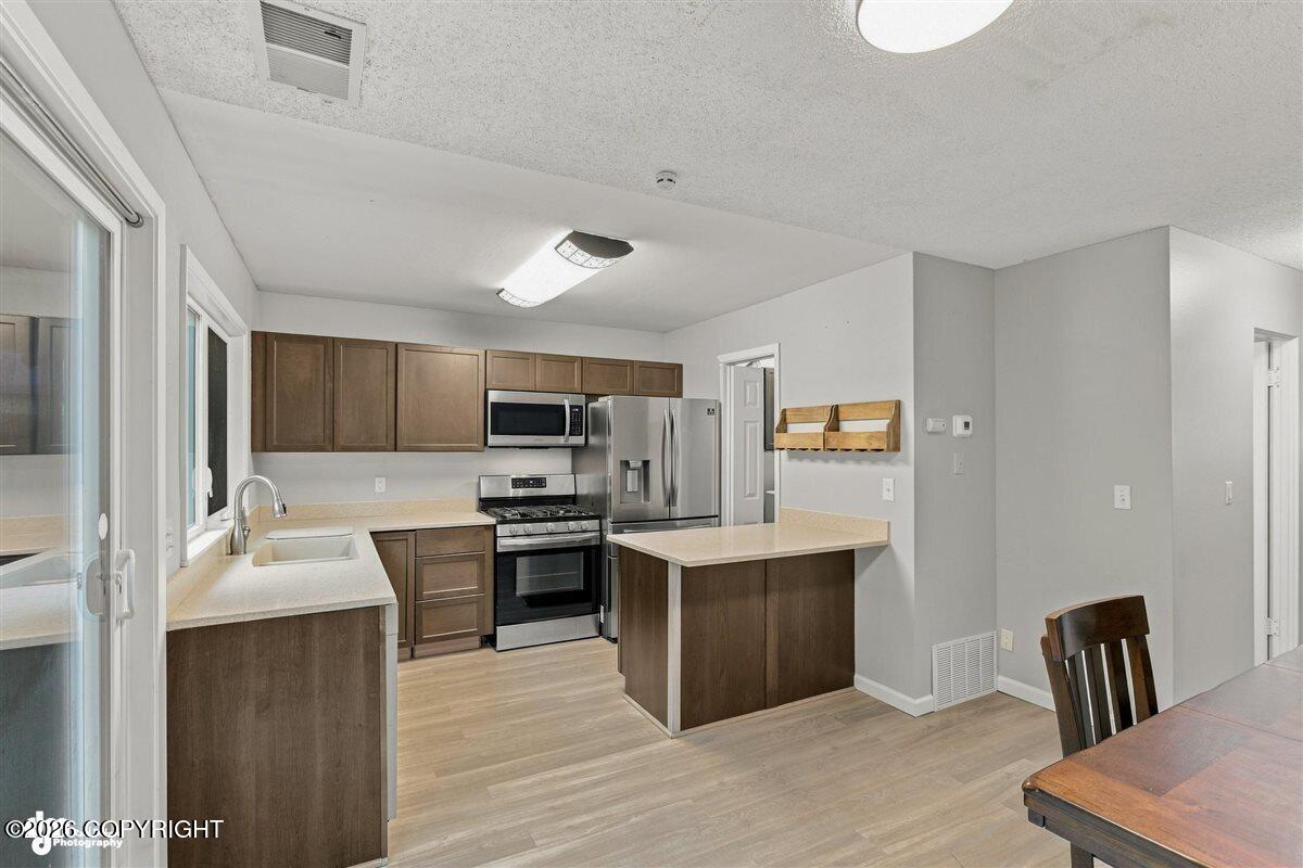 1065 E 17th Avenue Property Photo 11