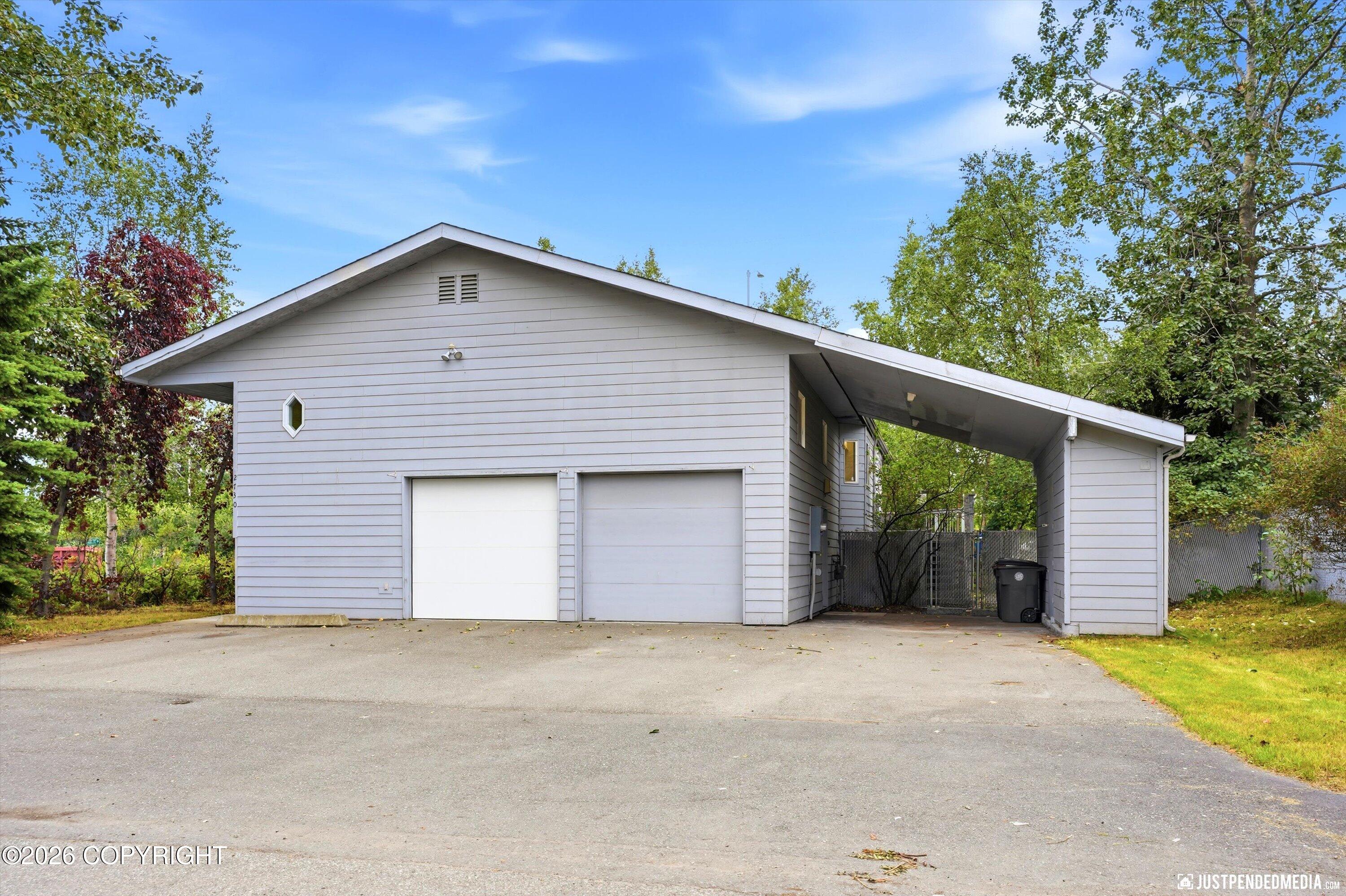 2730 Glacier Street Property Photo 4
