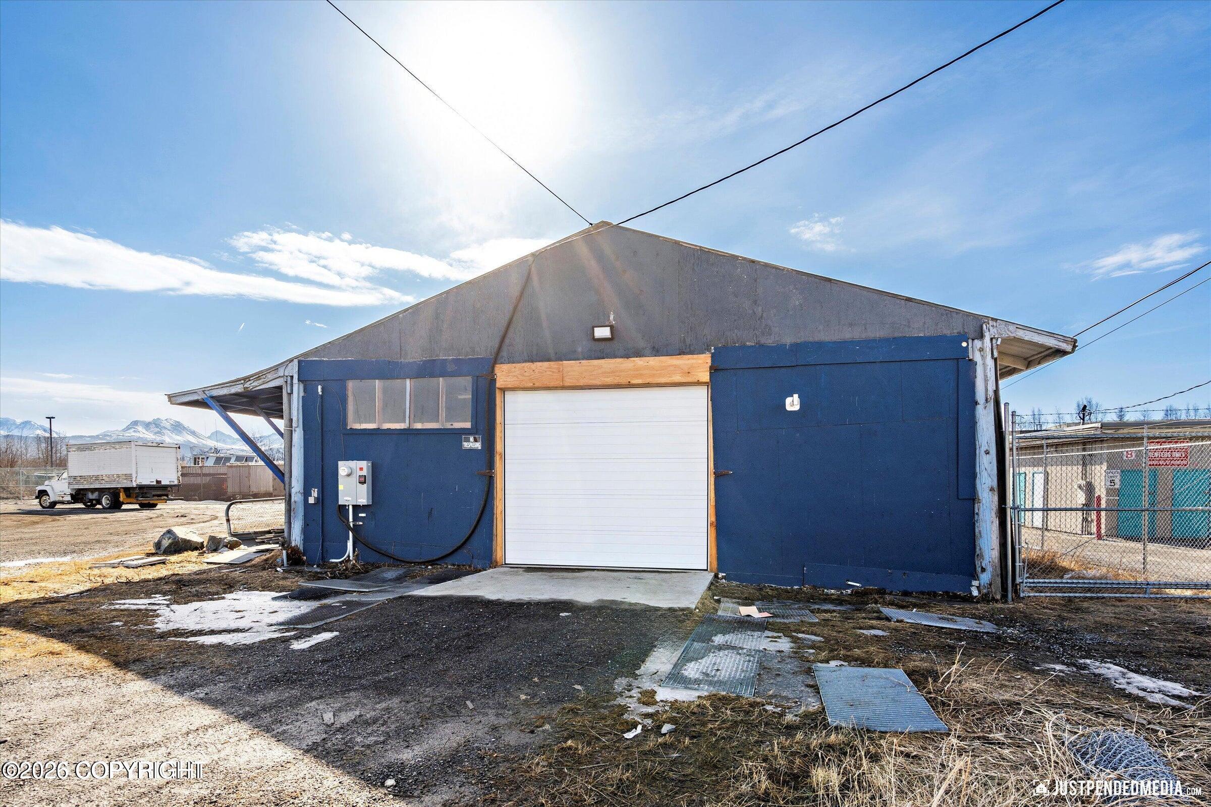 1642 E Dowling Road Property Photo 18