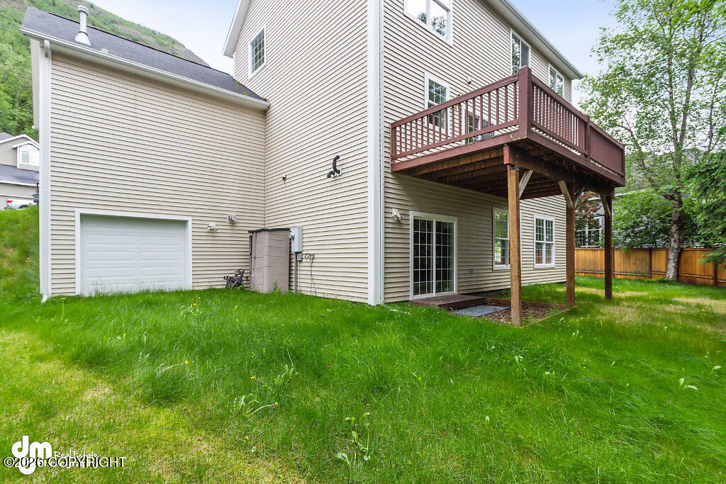 20334 New England Drive Property Photo 1
