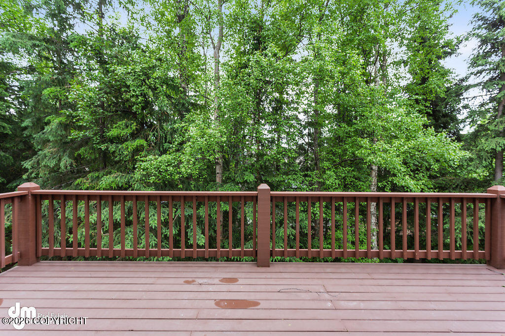 20334 New England Drive Property Photo 4
