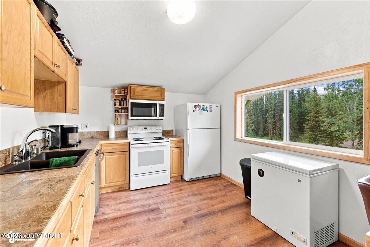 35070 Glacier Avenue Property Photo 9