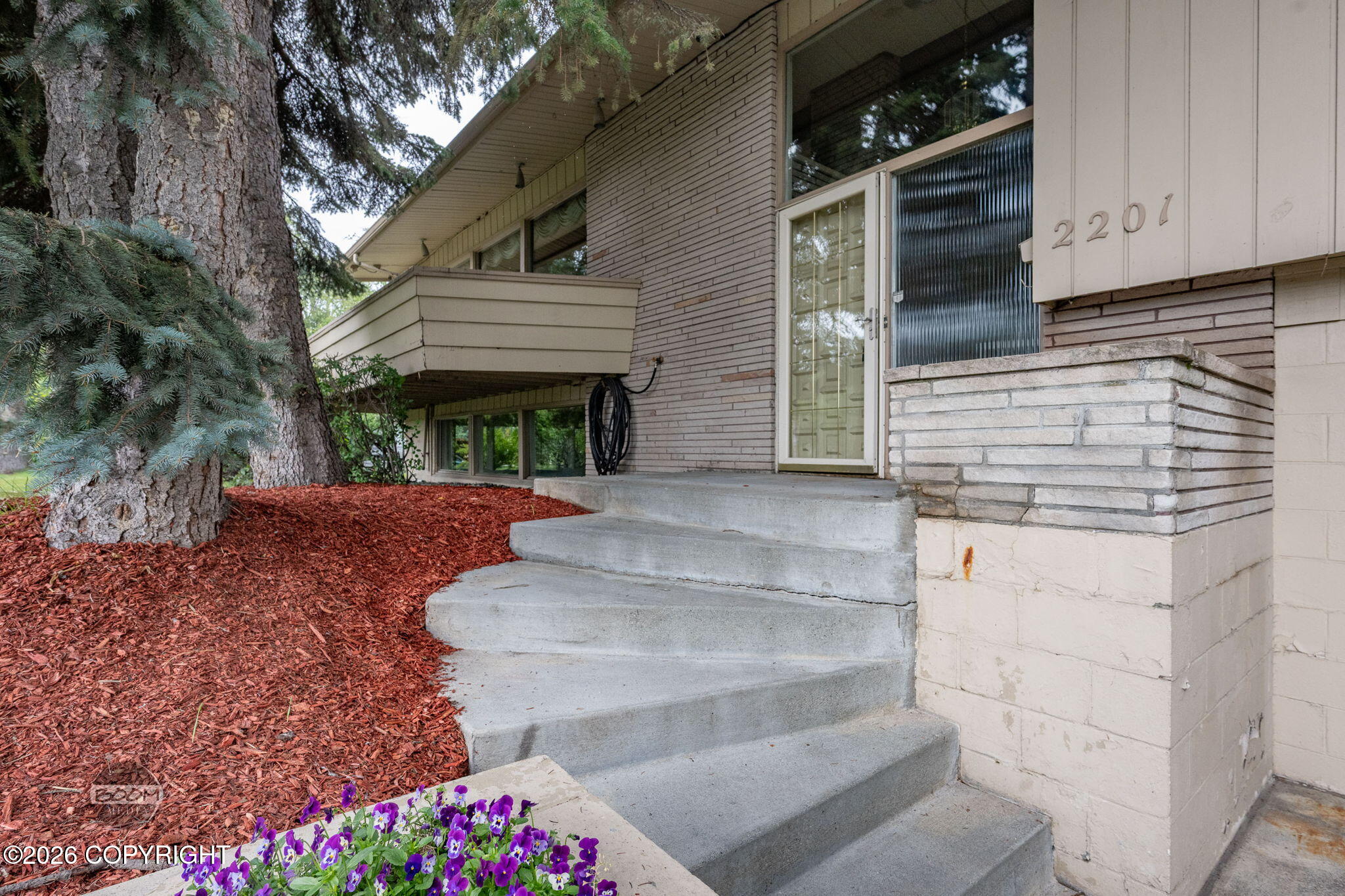 2201 Cornell Court Property Photo 4