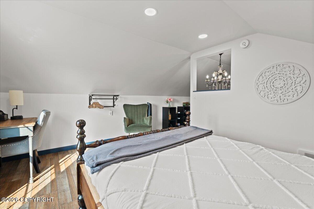 333 W Evergreen Avenue Property Photo 8
