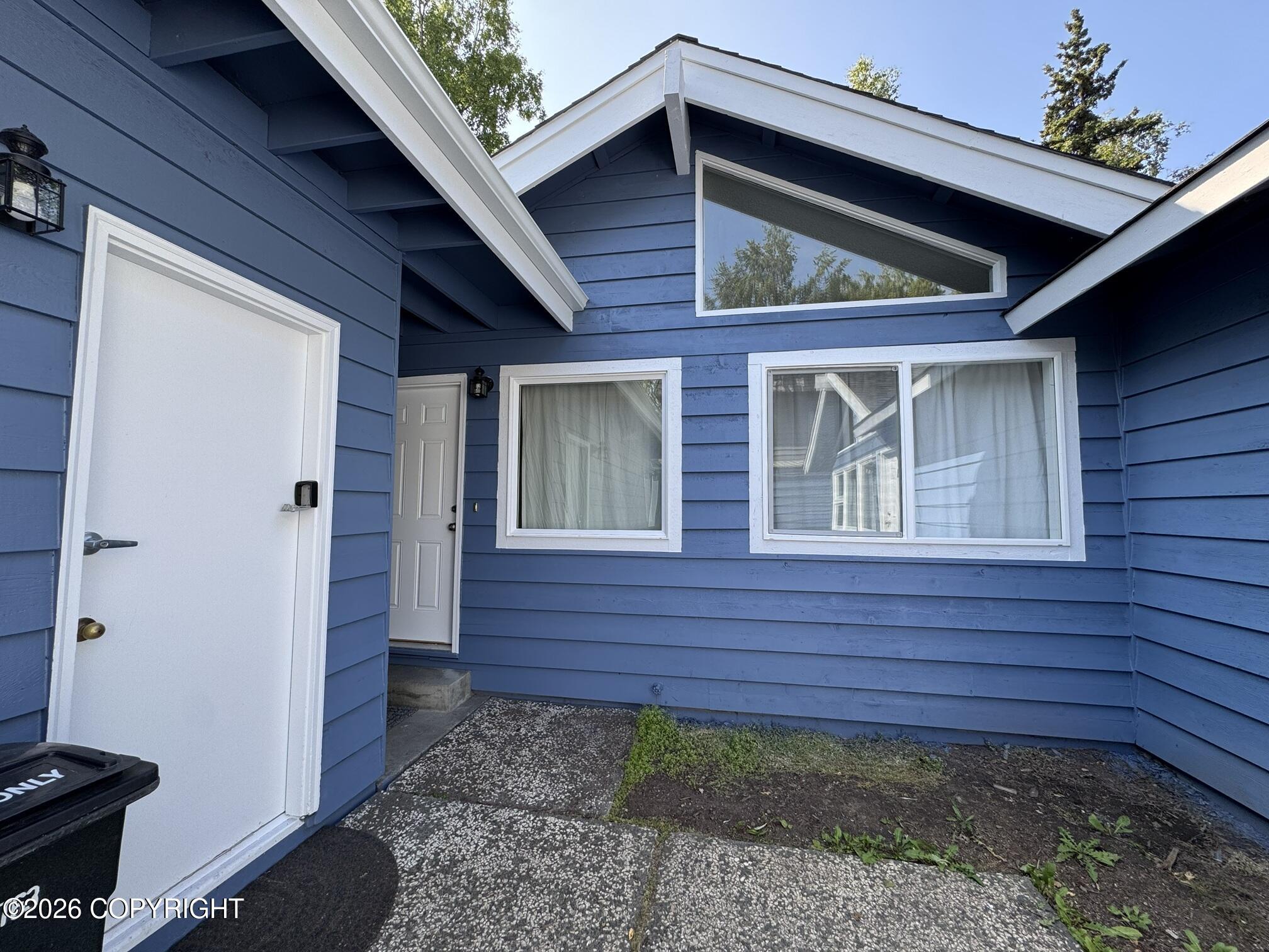 1233 Crescent Drive Property Photo 1
