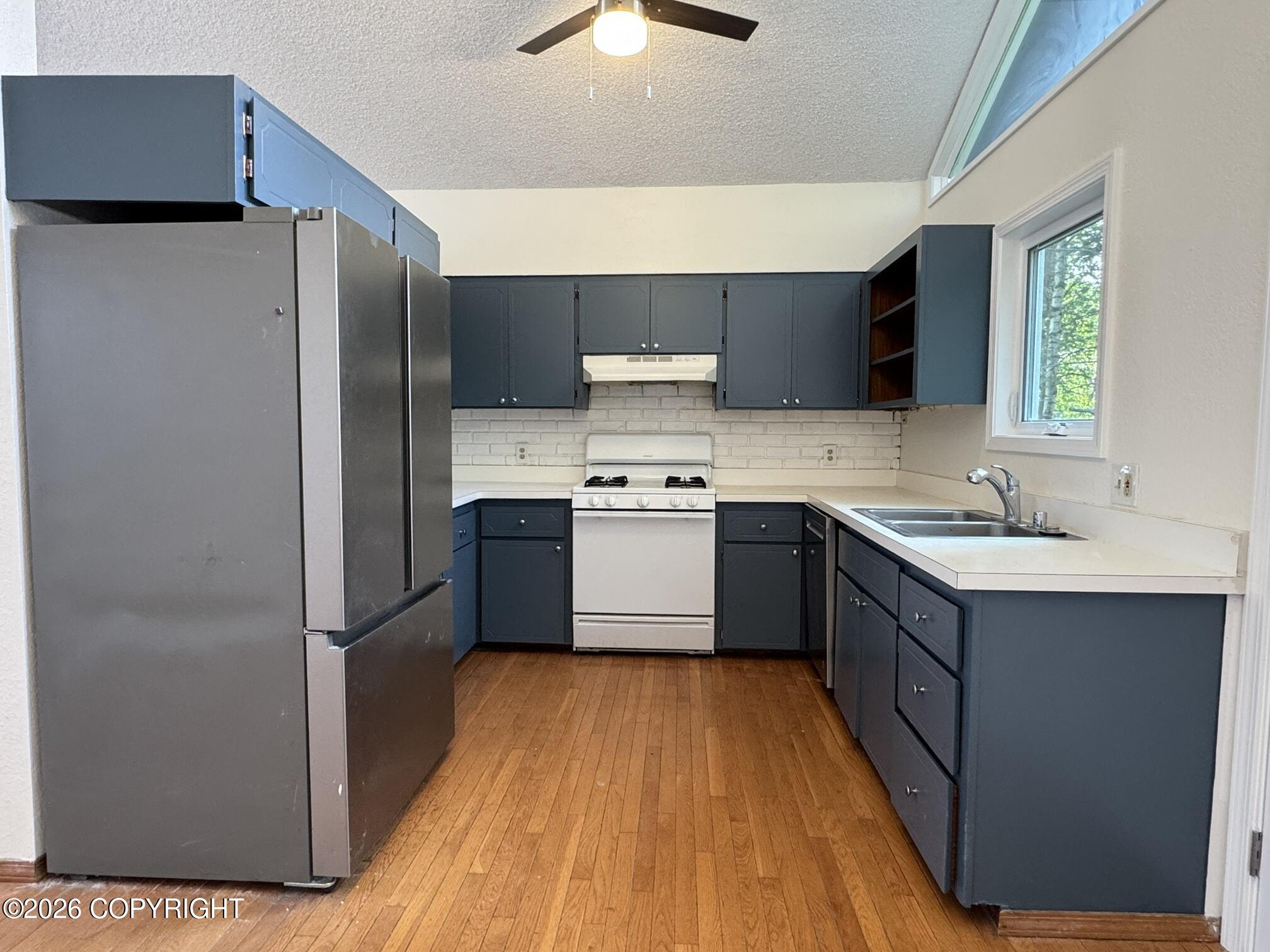 1233 Crescent Drive Property Photo 4