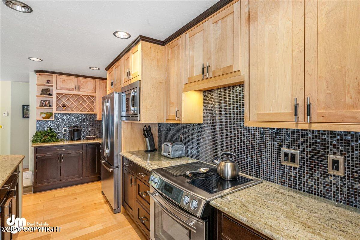 1743 W 15th Avenue Property Photo 8