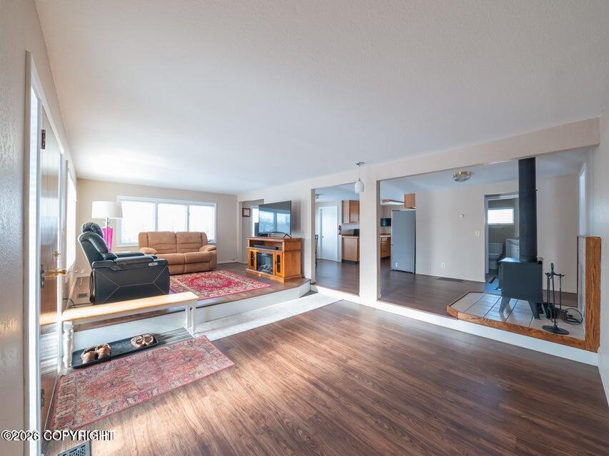 221 Creekside Street Property Photo 2