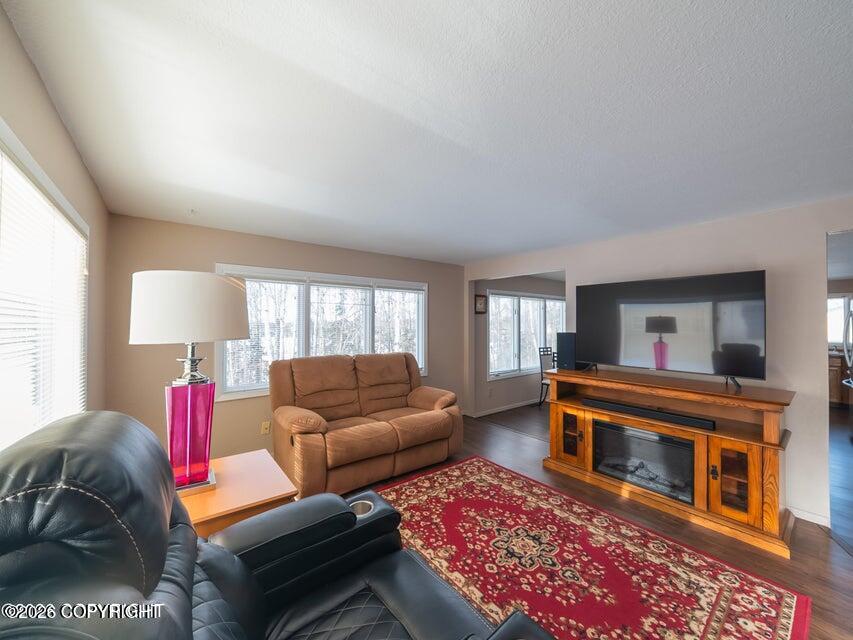 221 Creekside Street Property Photo 3