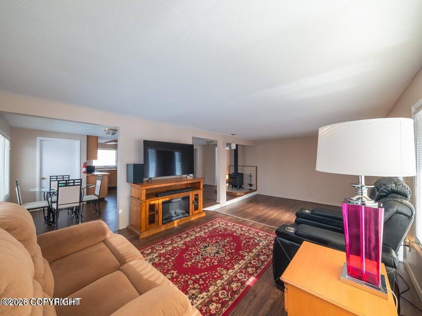 221 Creekside Street Property Photo 4