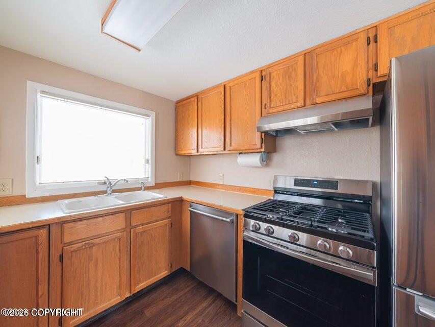 221 Creekside Street Property Photo 8