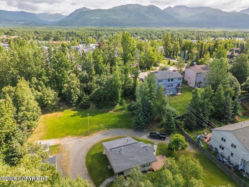 221 Creekside Street Property Photo 18