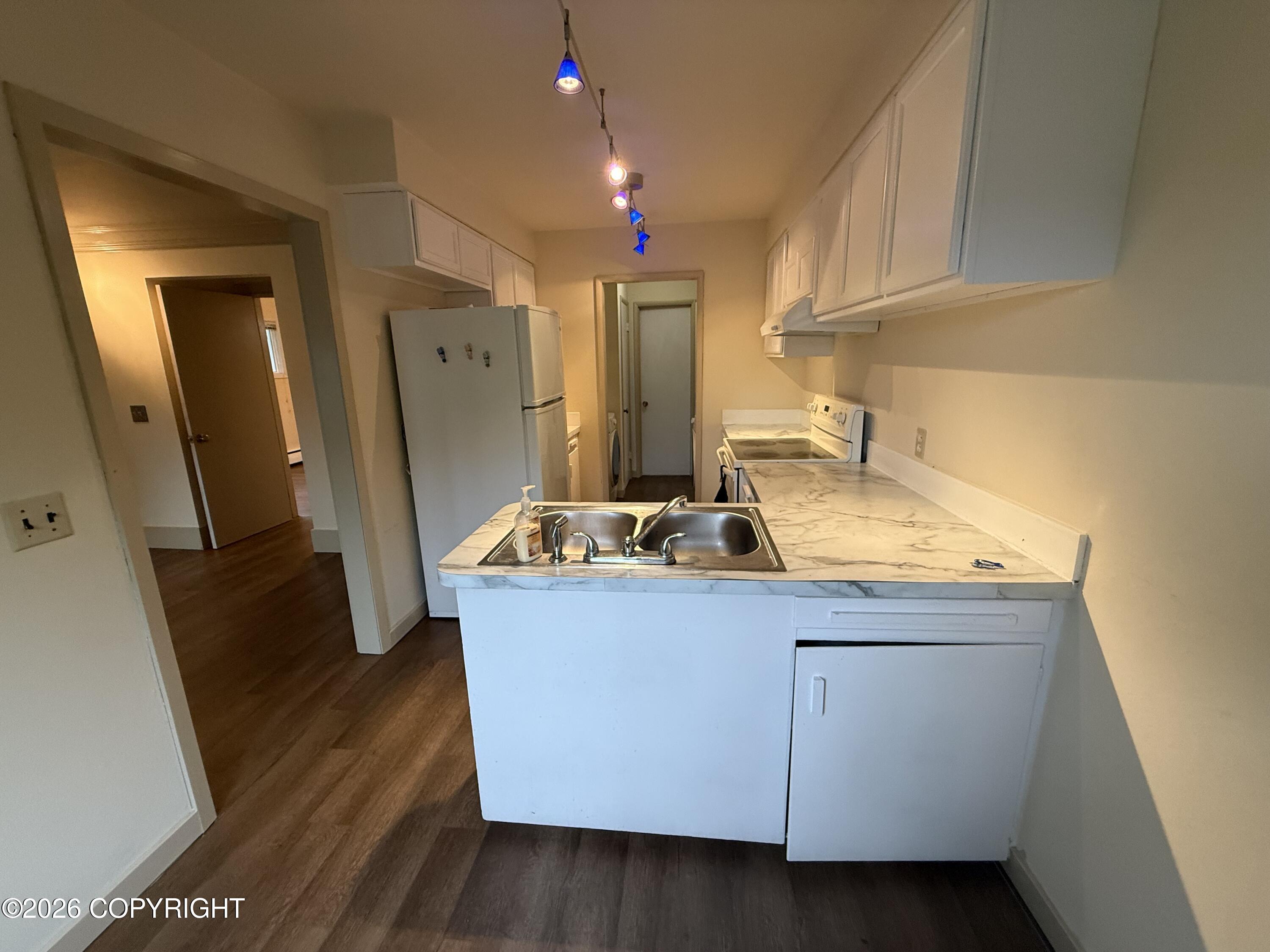 1900 W 32nd Avenue #a Property Photo 6