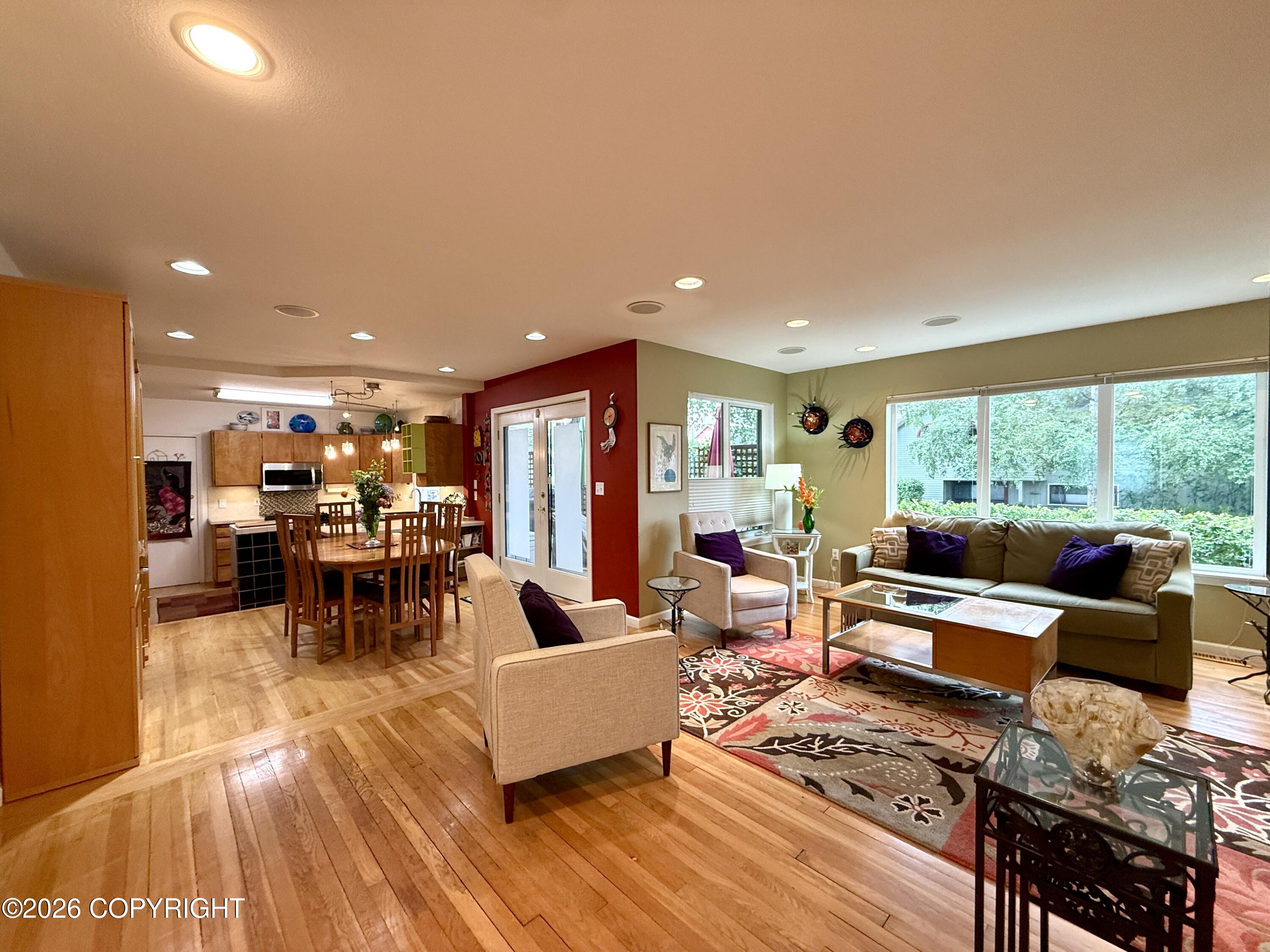 543 W 12th Avenue Property Photo 2
