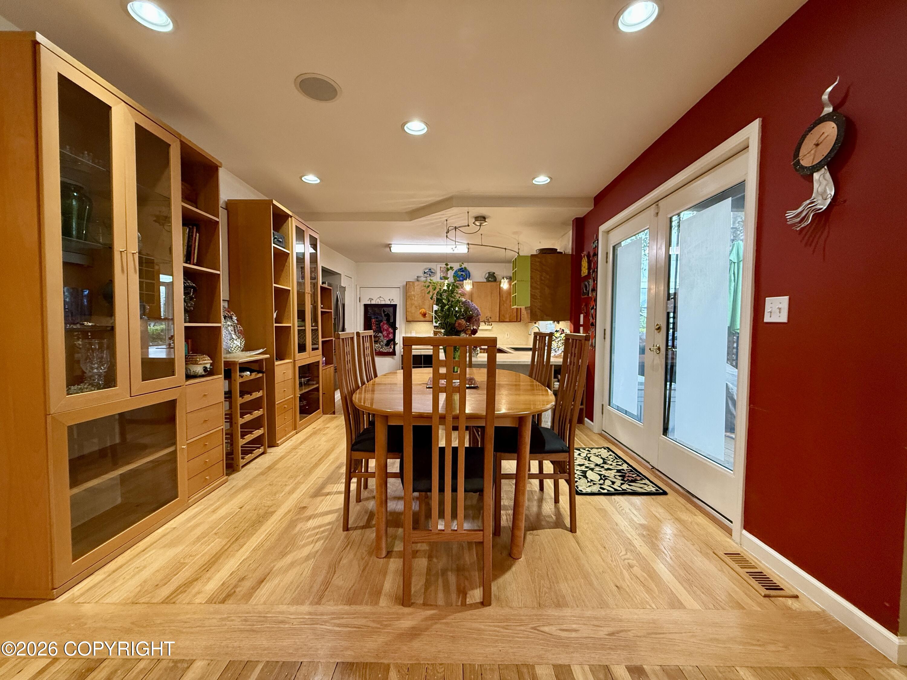 543 W 12th Avenue Property Photo 3