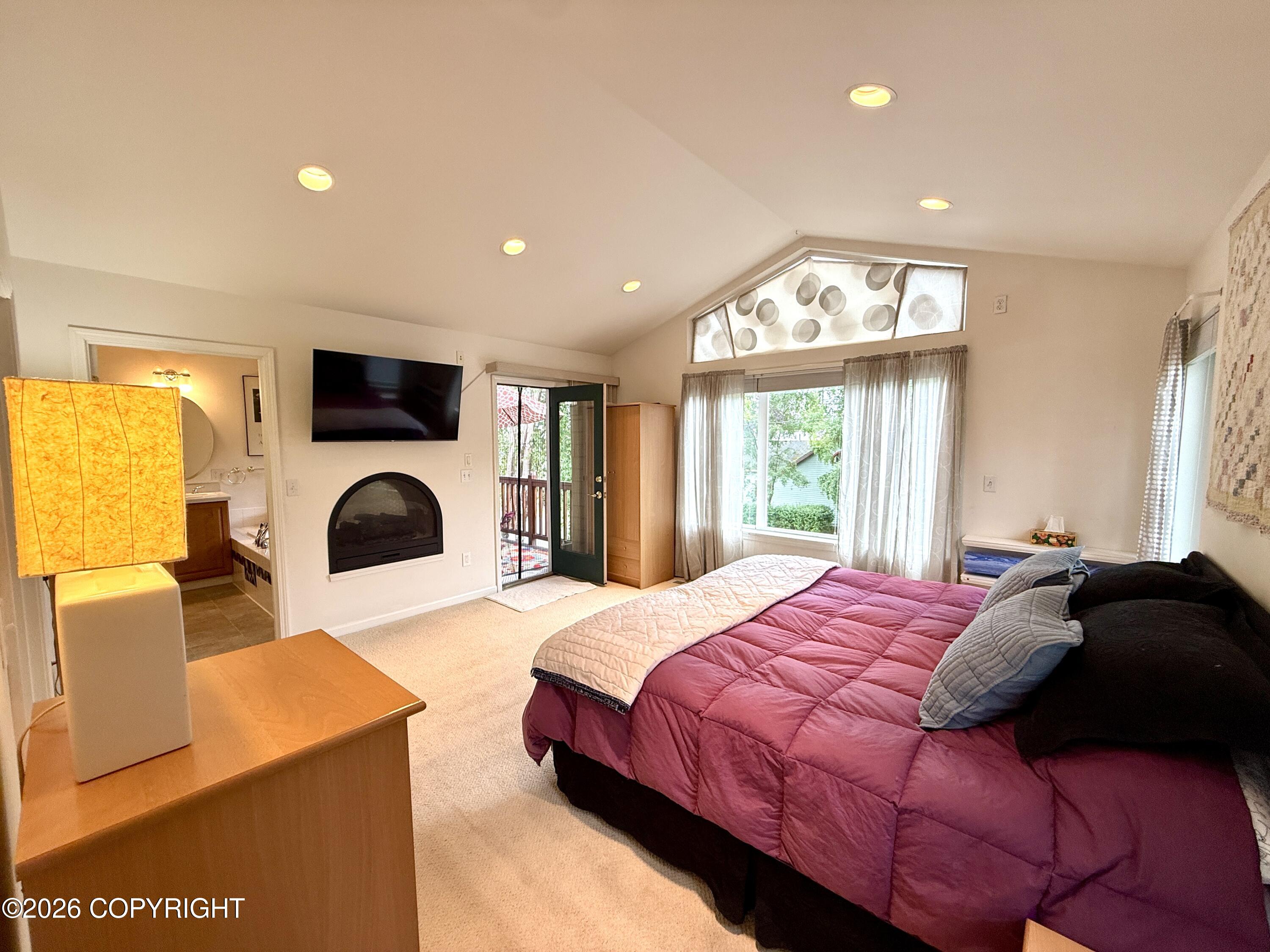 543 W 12th Avenue Property Photo 4