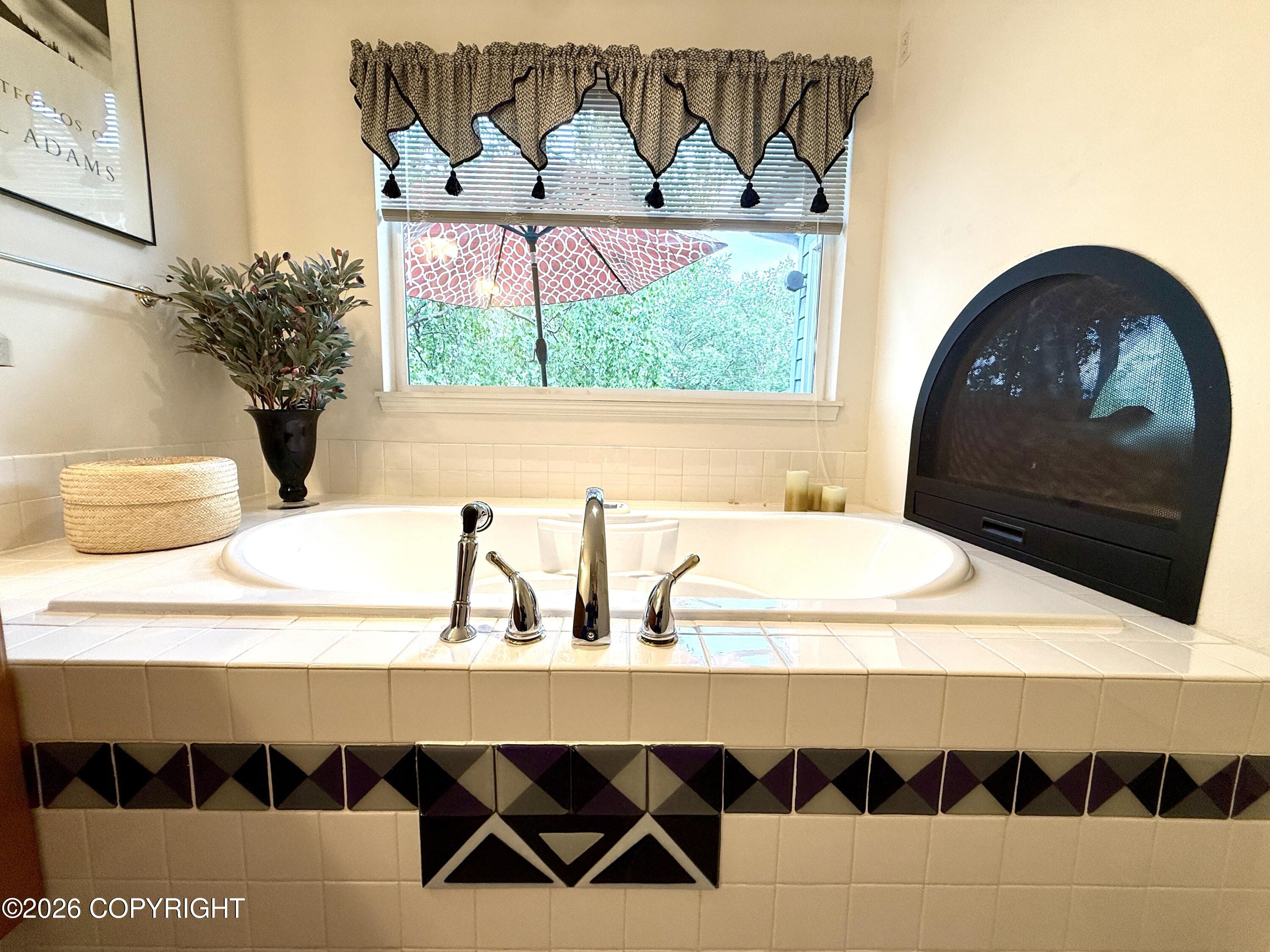 543 W 12th Avenue Property Photo 5