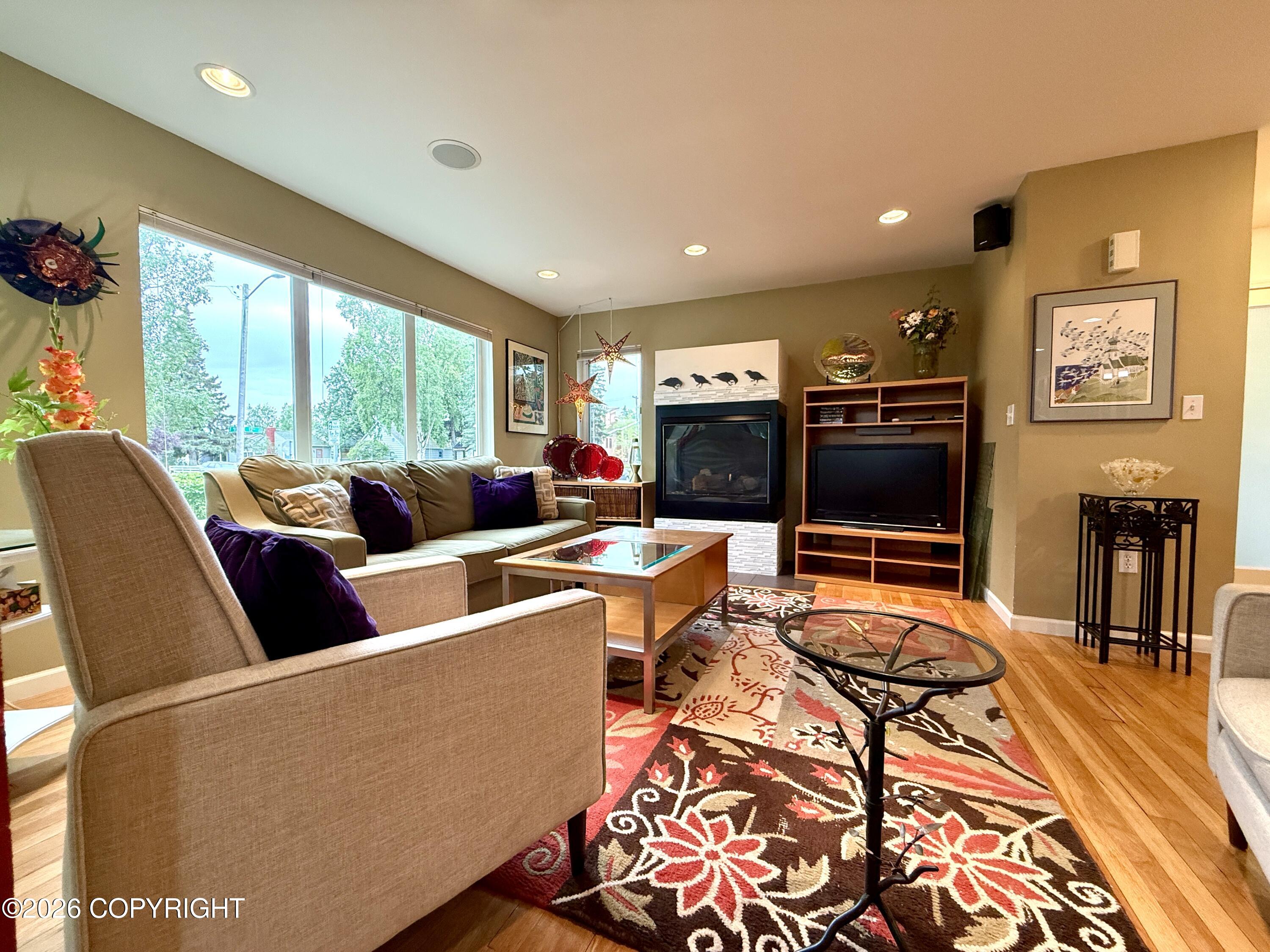 543 W 12th Avenue Property Photo 11