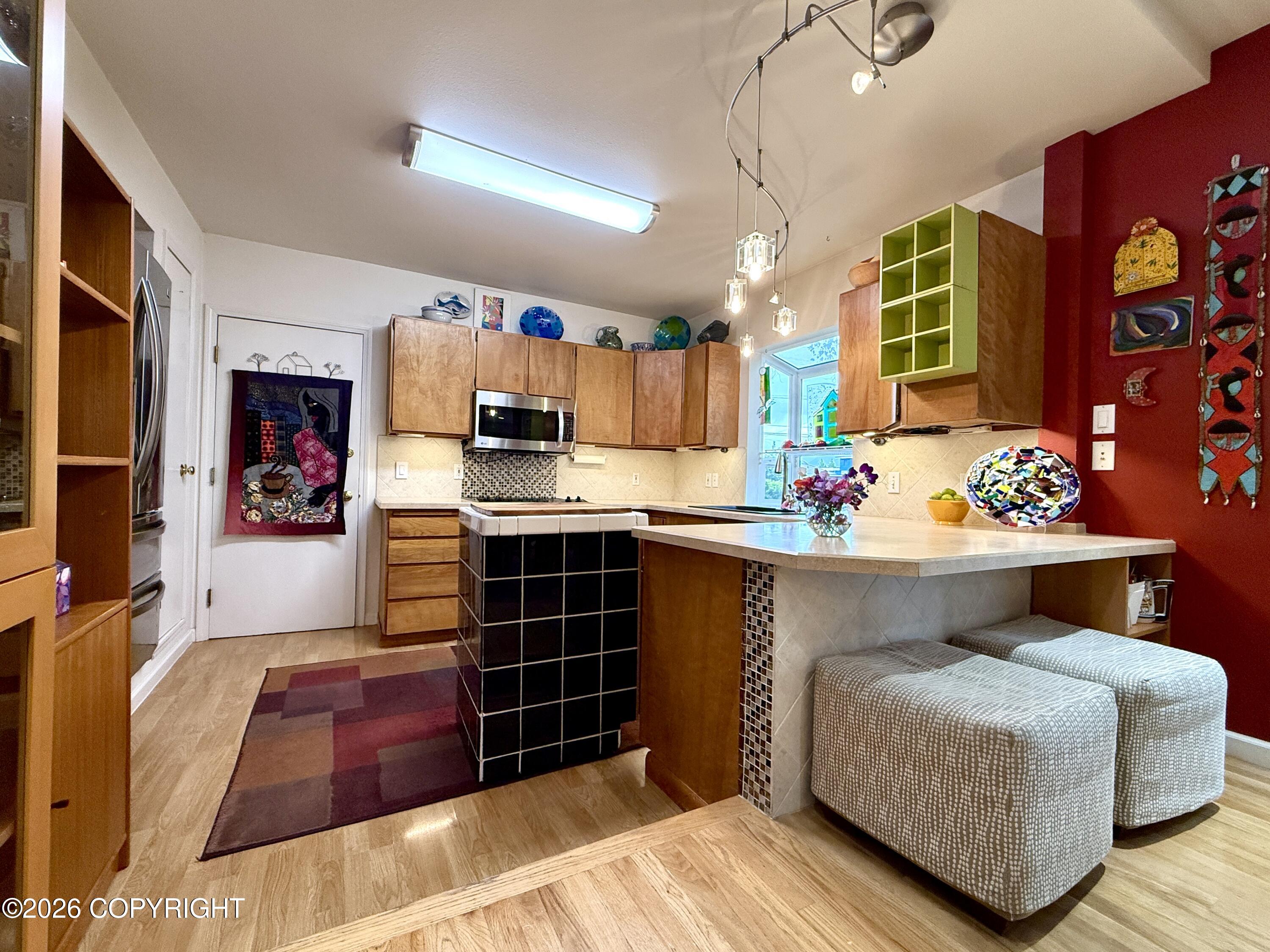 543 W 12th Avenue Property Photo 13