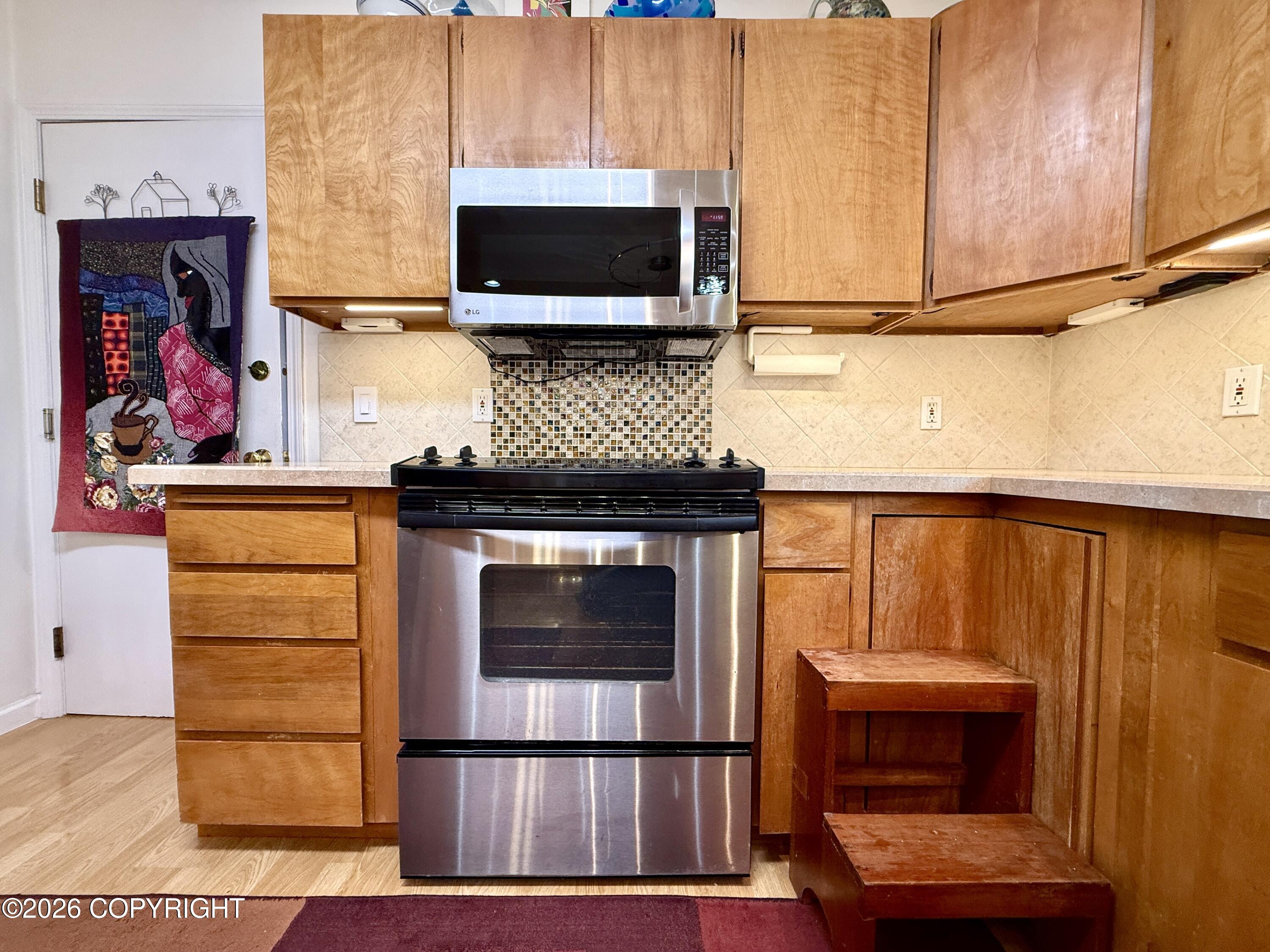 543 W 12th Avenue Property Photo 15