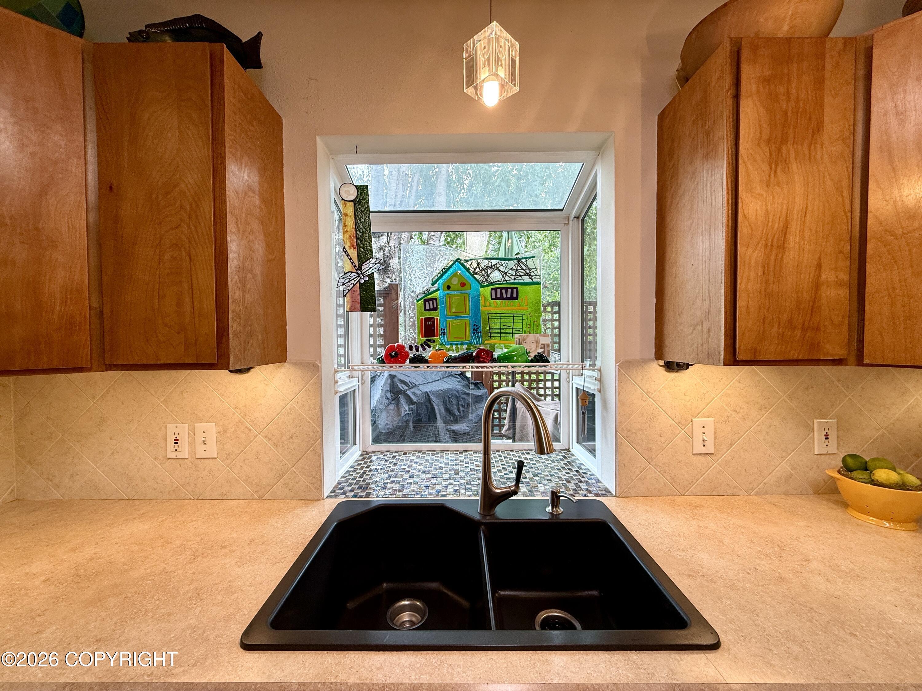 543 W 12th Avenue Property Photo 18