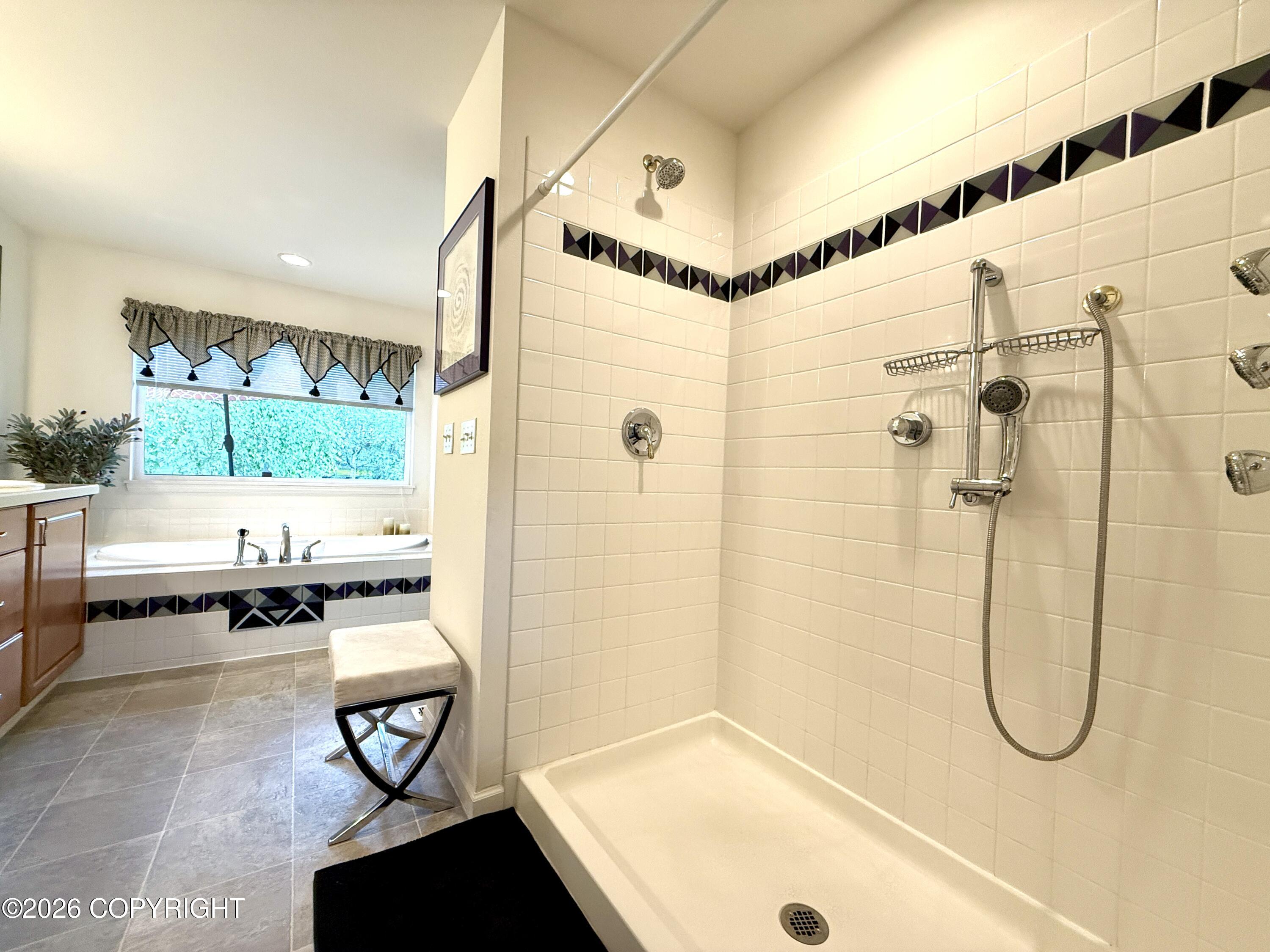 543 W 12th Avenue Property Photo 27