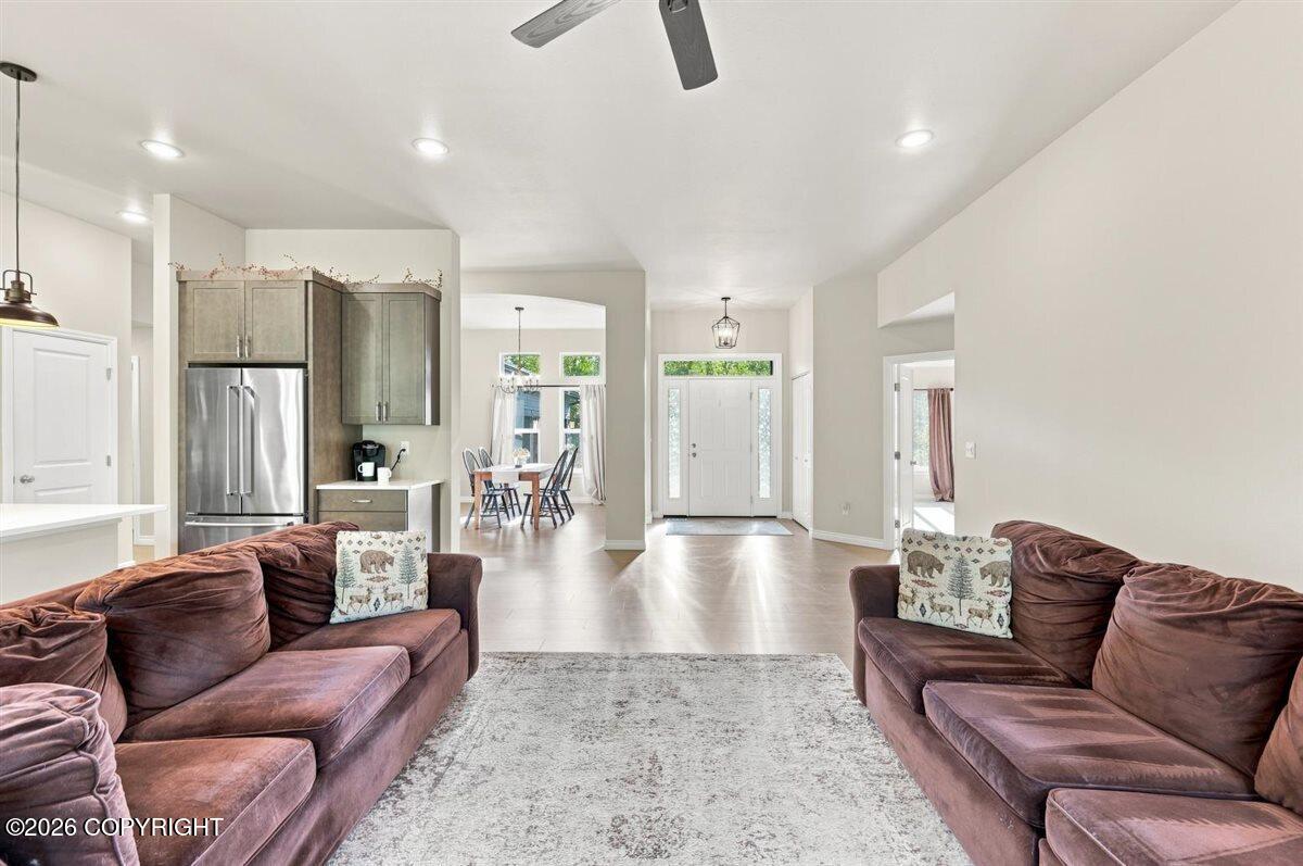 6047 E Sun Crest Drive Property Photo 4